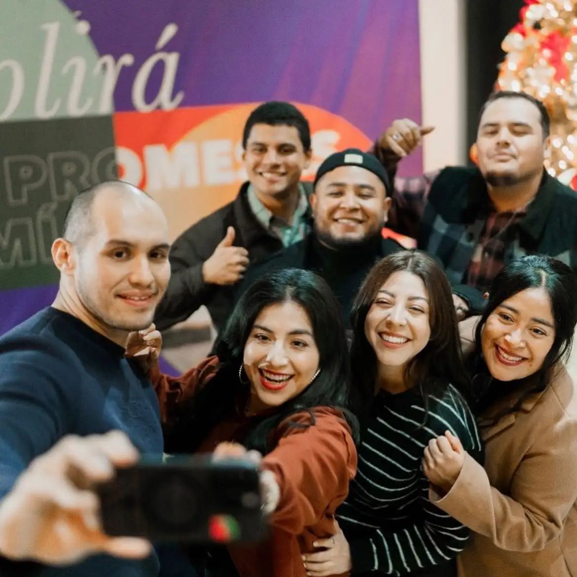Comunidad UNO PRO reunida en La Roca Río