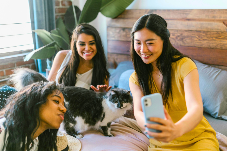 Gen Z women take selfie with cat Gen Z women take selfie with cat