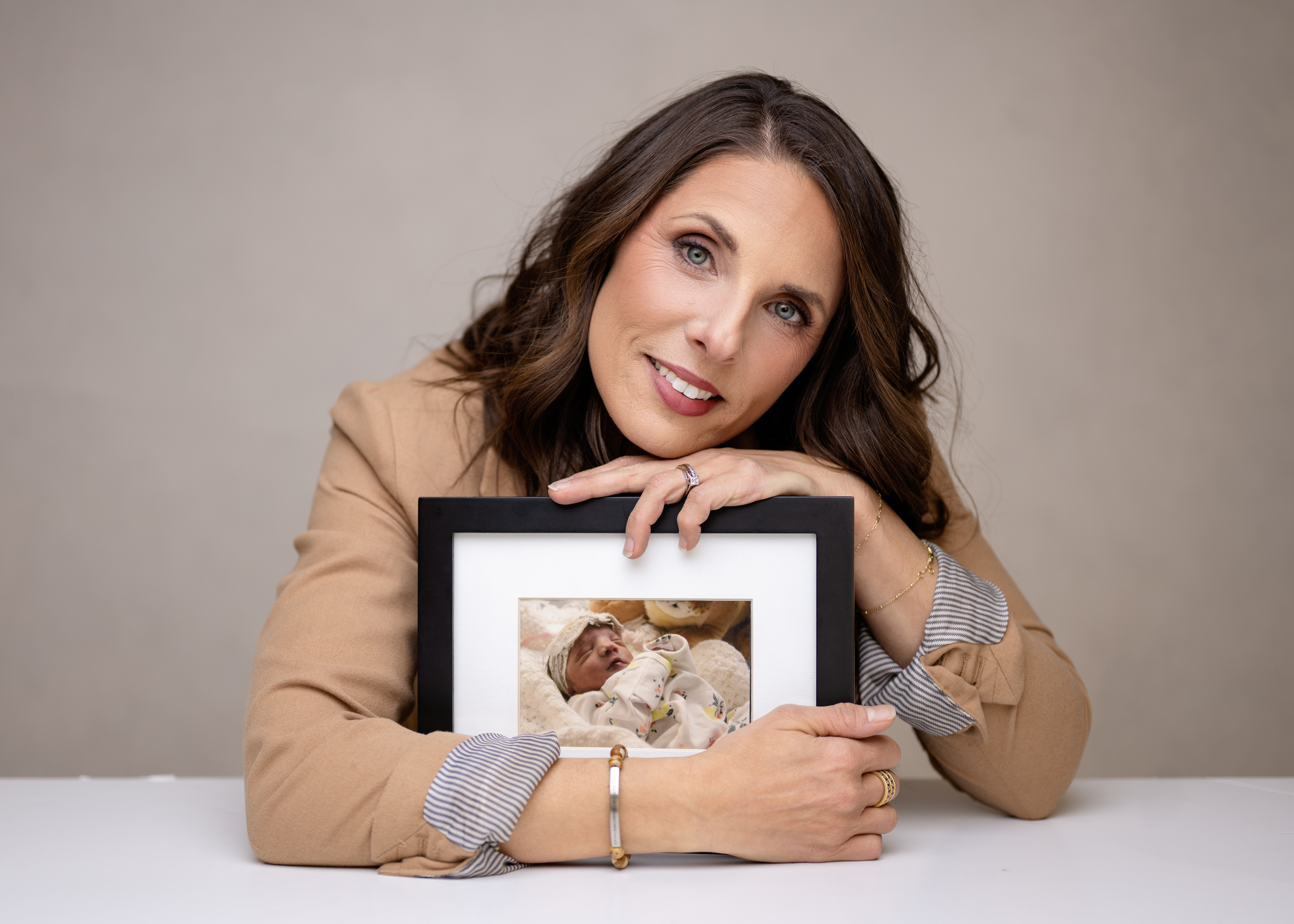 Lisa Price of Bereaved Together holding a photo of daughter Ari