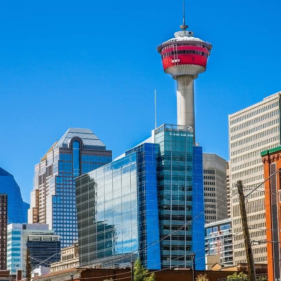 New home construction site in Calgary with a crane, highlighting the importance of an independent inspection to find deficiencies before the builder warranty expires. New home construction site in Calgary with a crane, highlighting the importance of an independent inspection to find deficiencies before the builder warranty expires.