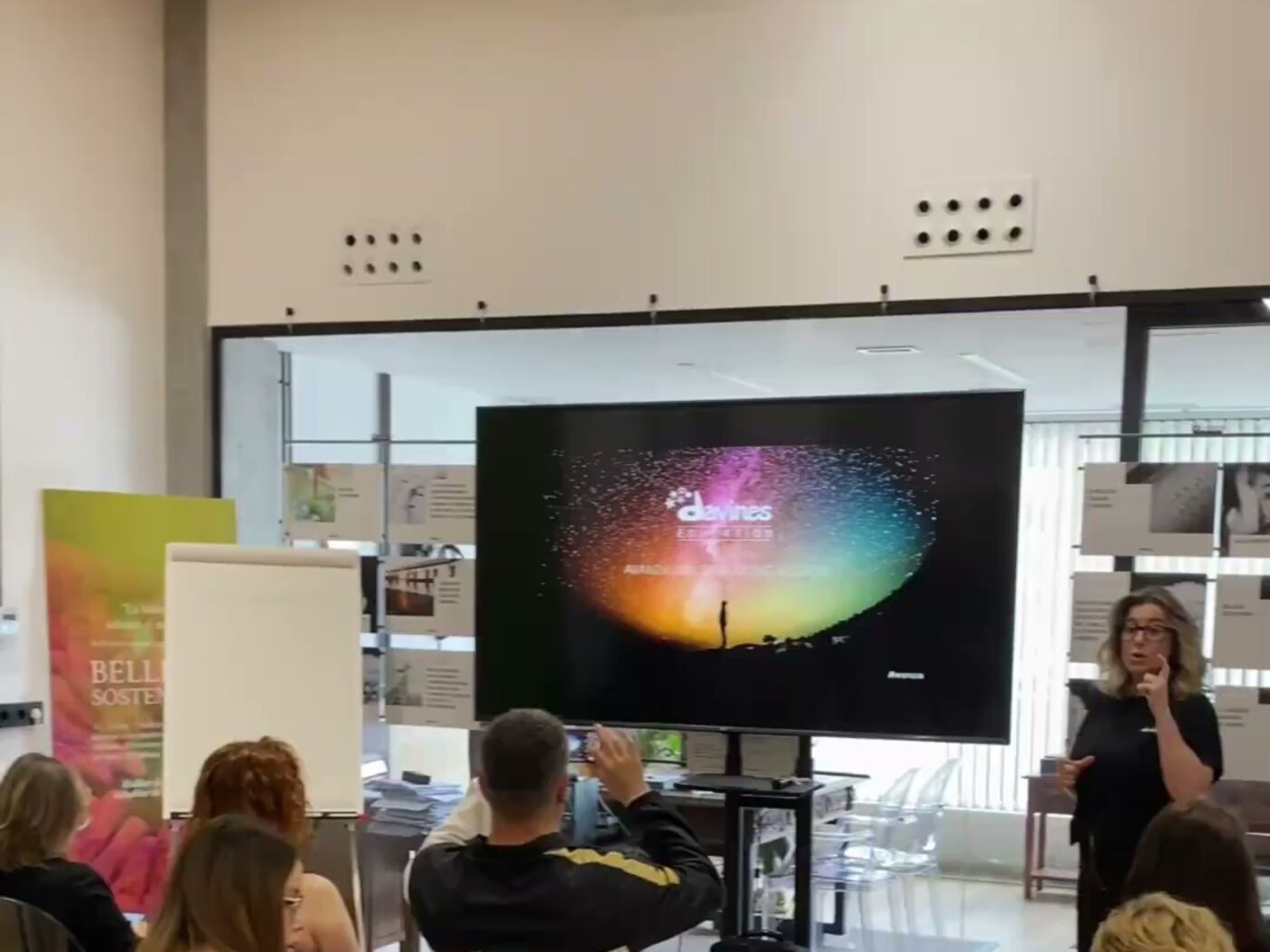 Formación de Davines con presentación en pantalla