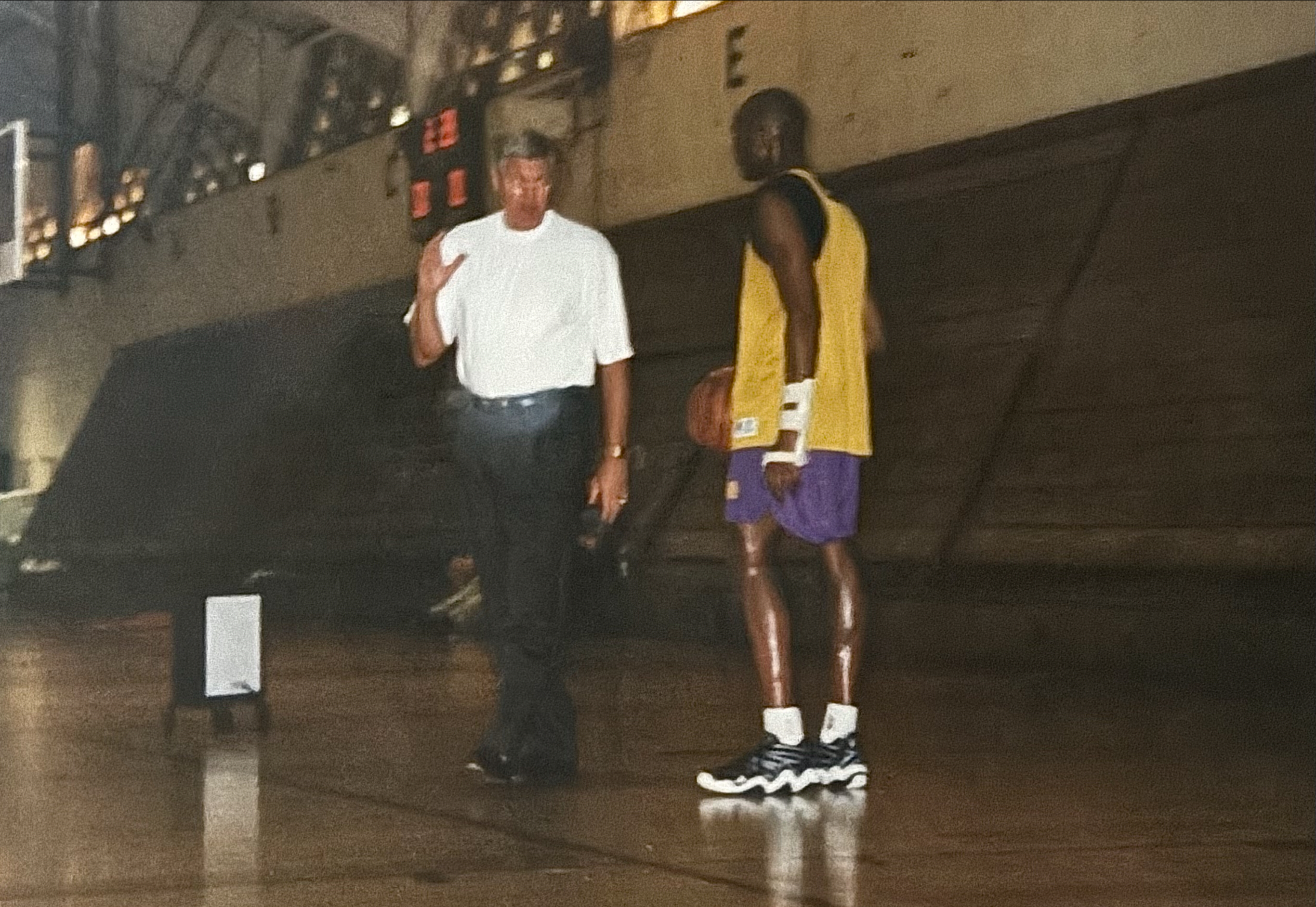 Jerry West teaching Kobe Bryant pivot footwork in 1996.