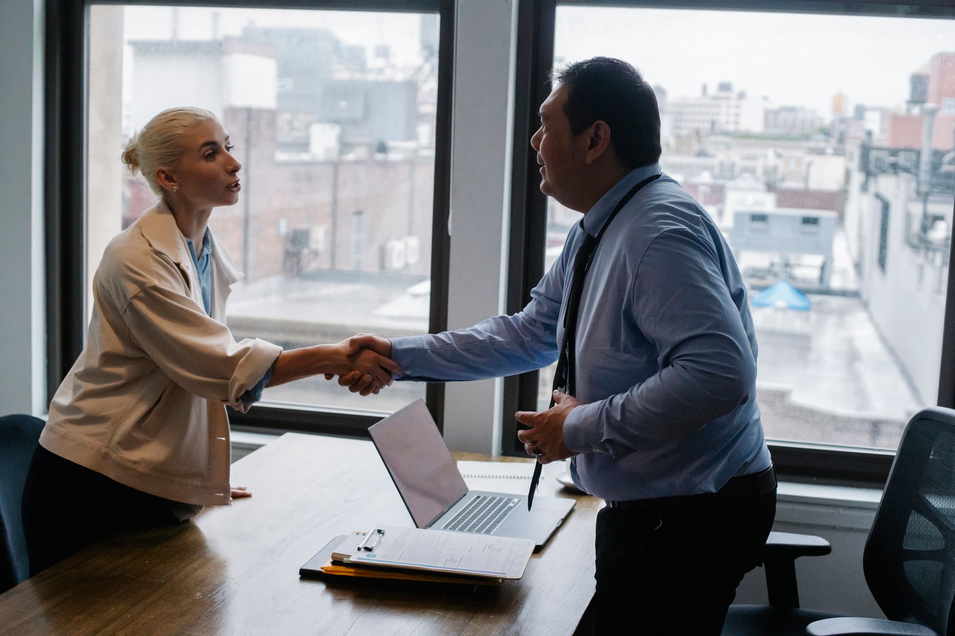Employee using AvelWell wellness platform on laptop