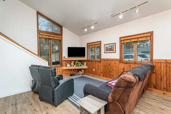 Comfortable and inviting living room interior at Cozy Home I