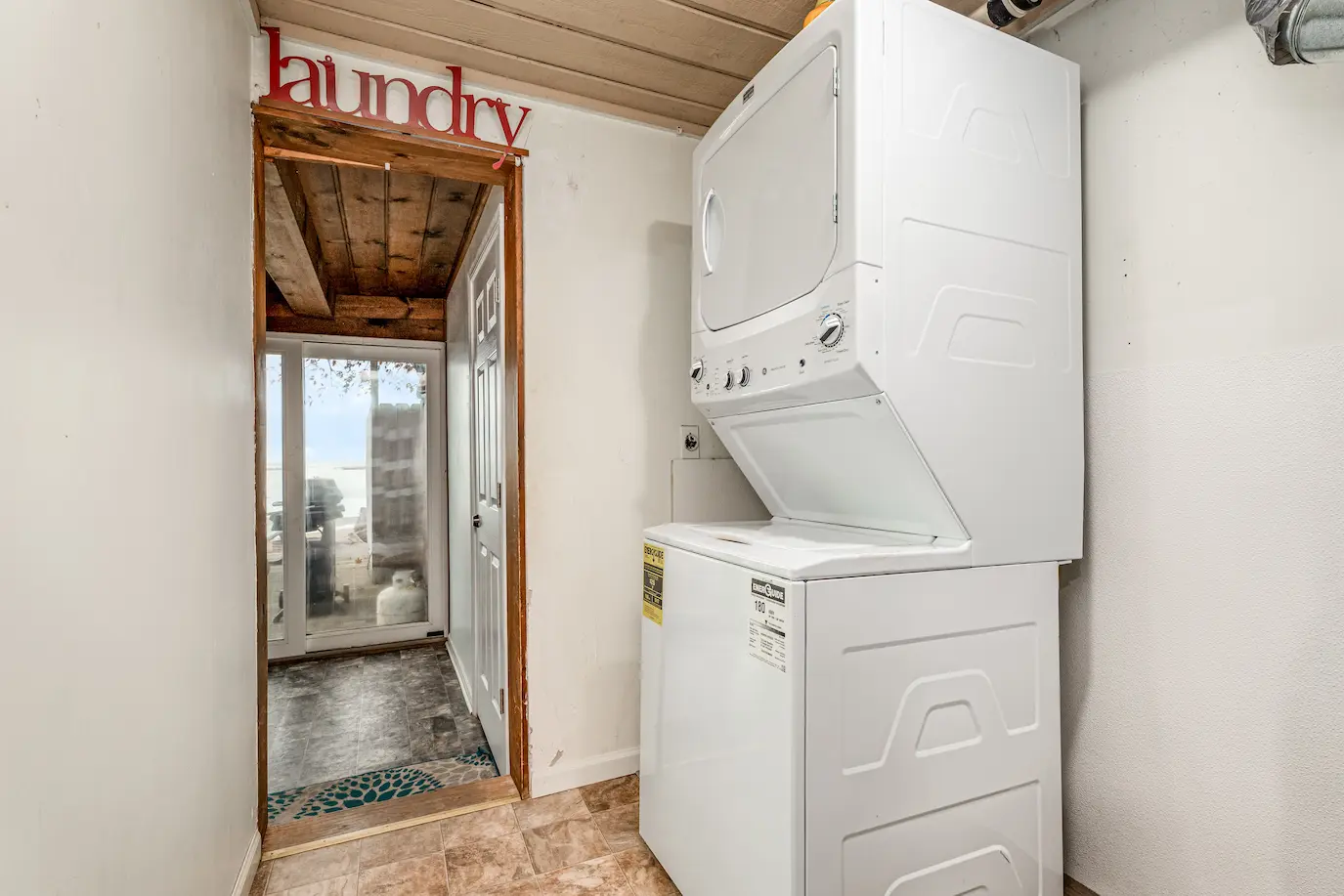 Convenient in-cabin laundry room with washer and dryer