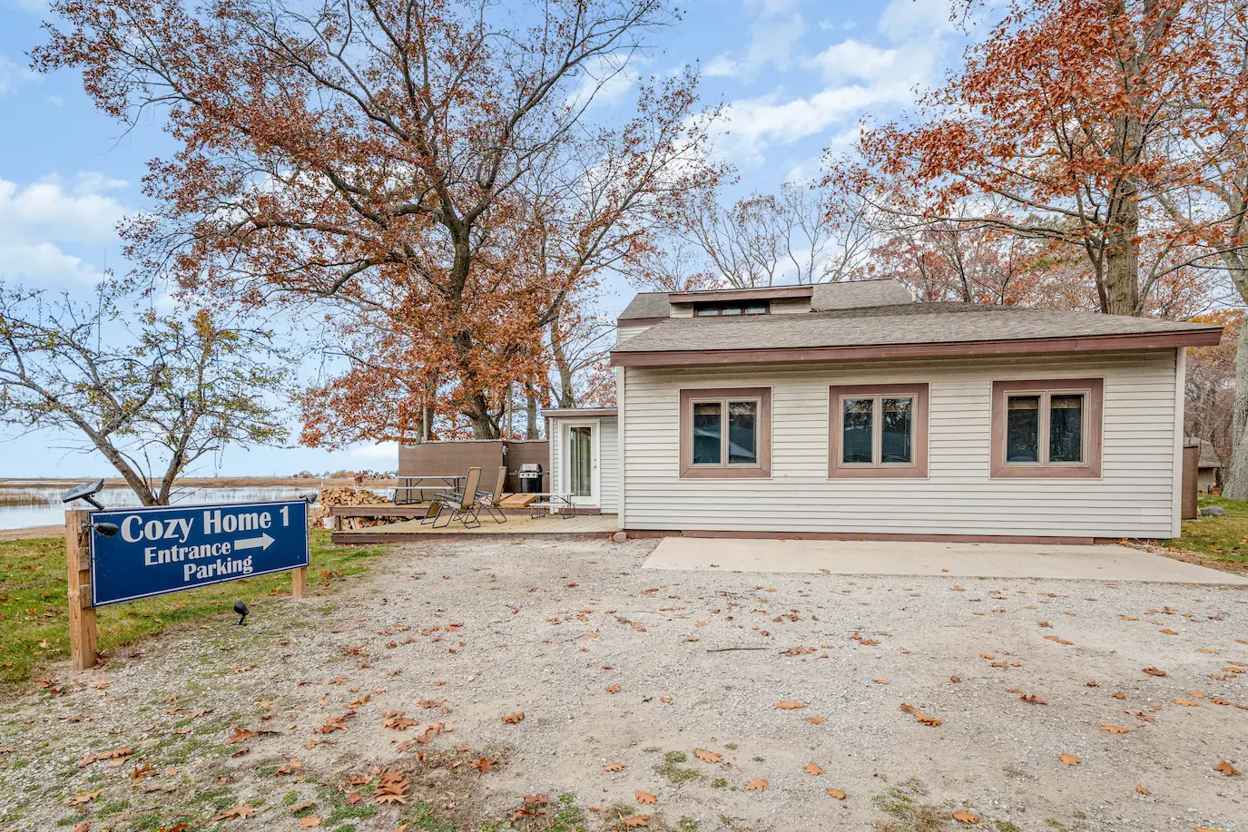 Cozy Home I - Beachfront cabin exterior
