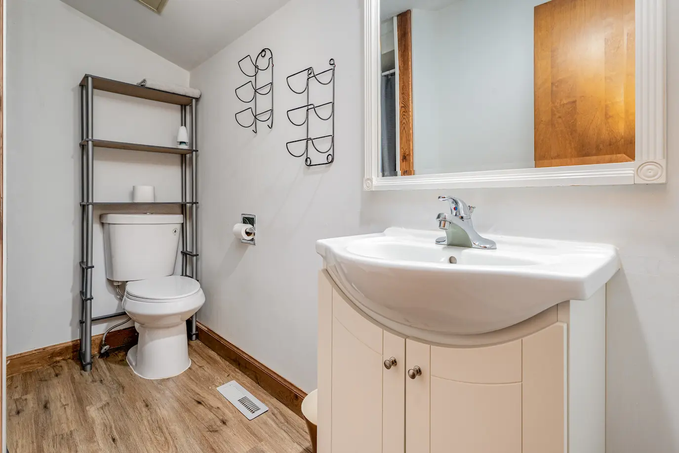 Clean and modern full bathroom at Cozy Home I