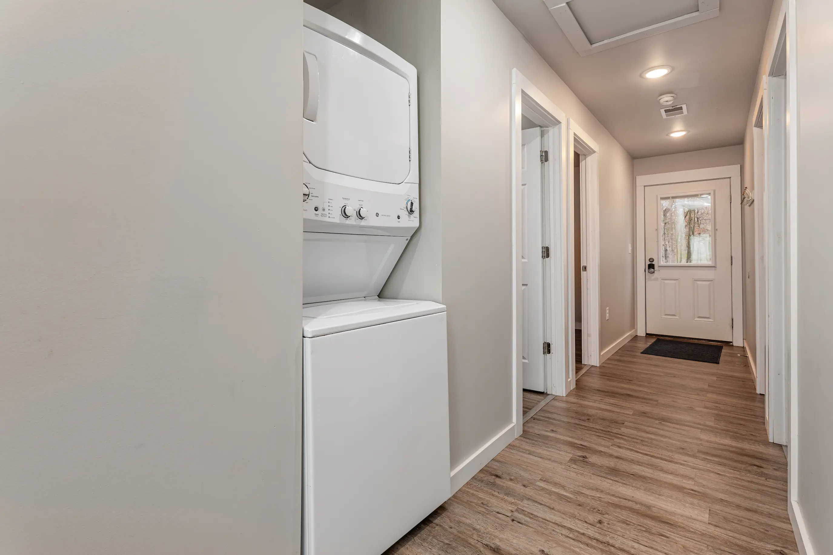 Convenient in-cabin laundry room with washer and dryer