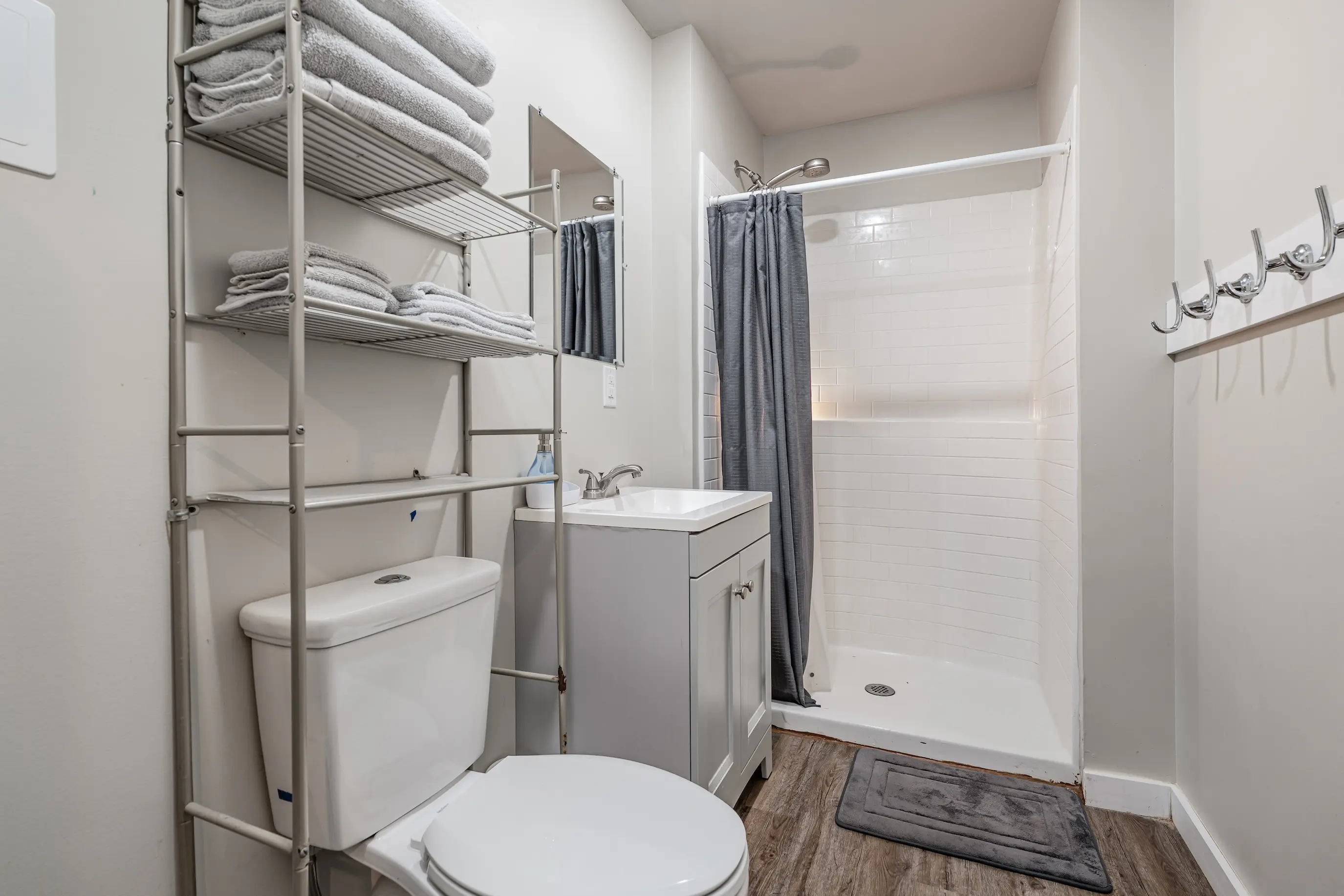 Clean and modern full bathroom at the cabin