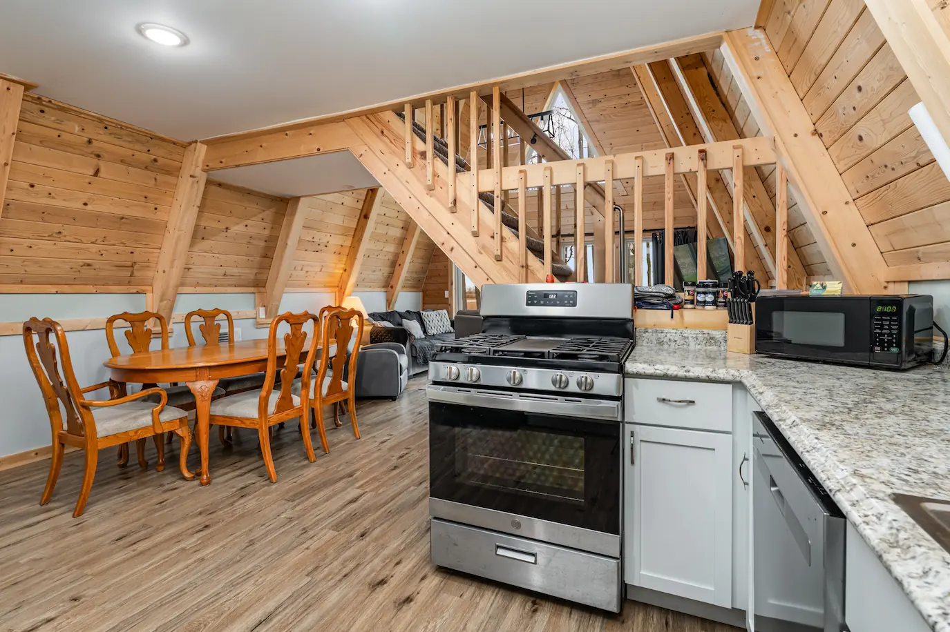Fully equipped kitchen and dining area with modern comforts