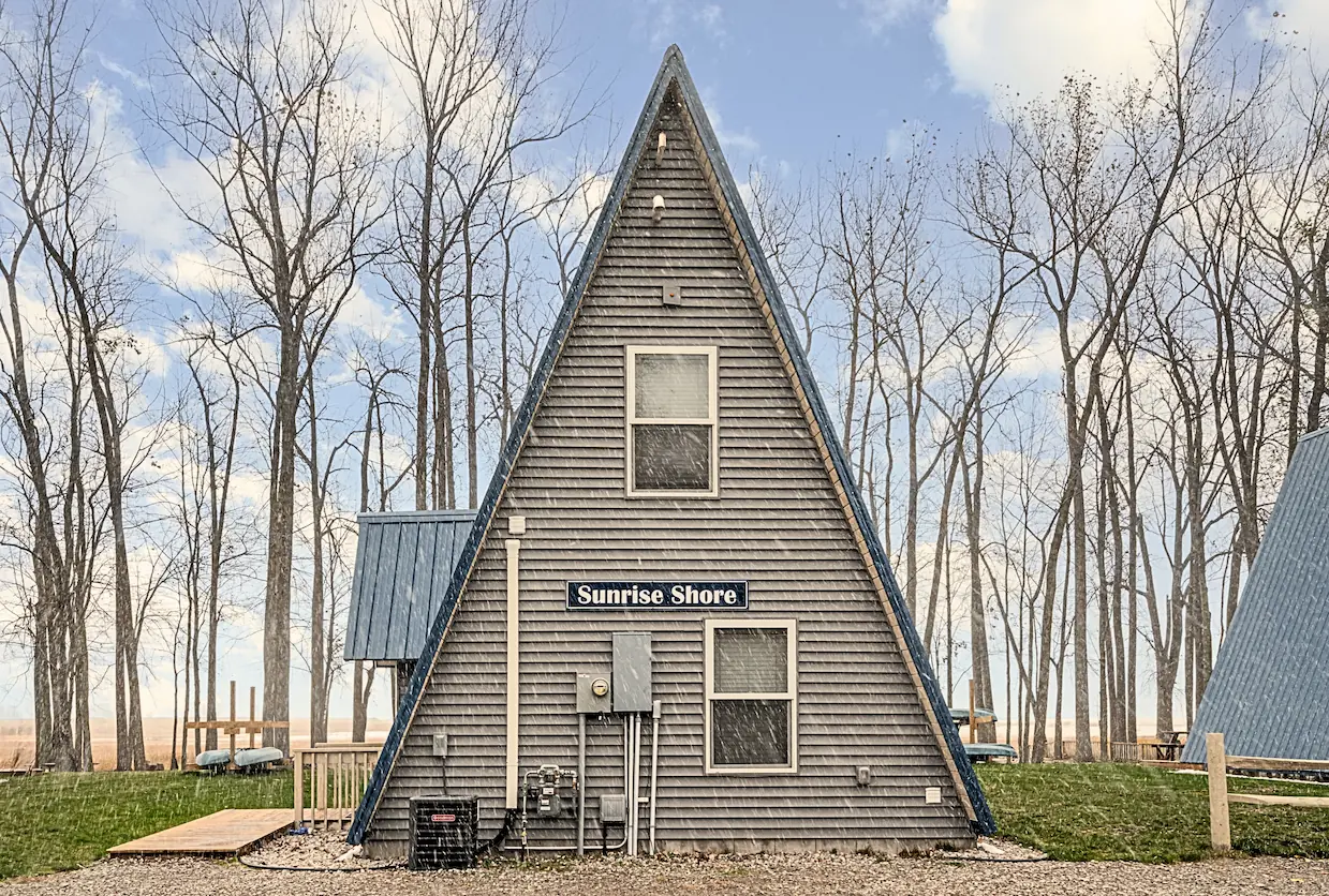 Sunrise Shore - Center Cabin beach view