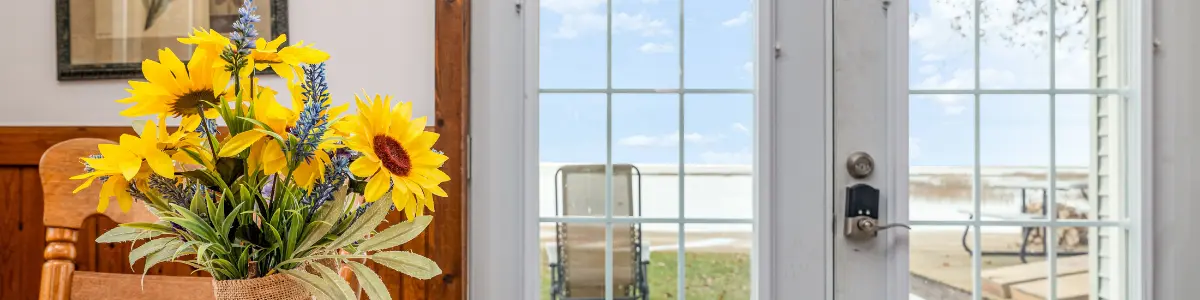 Cozy Home Lake Huron I — lakefront panorama