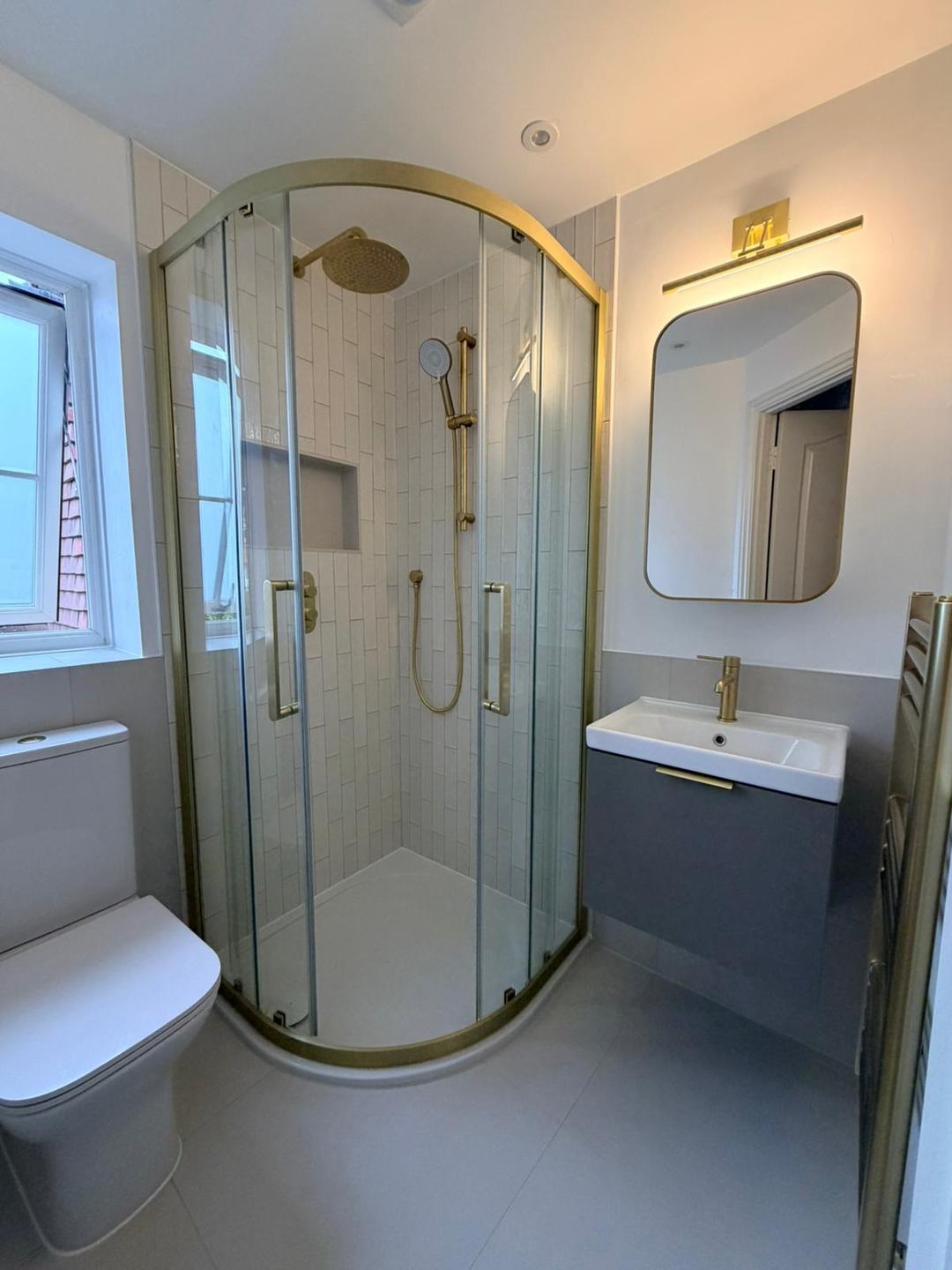 Finished en-suite shower room in Walton-on-Thames by Novo Plumbing
