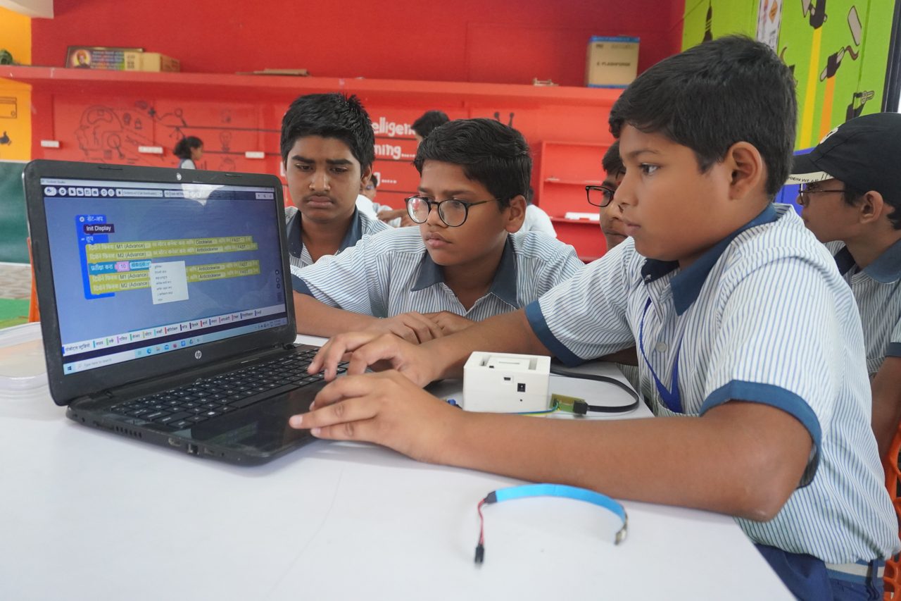 Students at a Grobots lab session