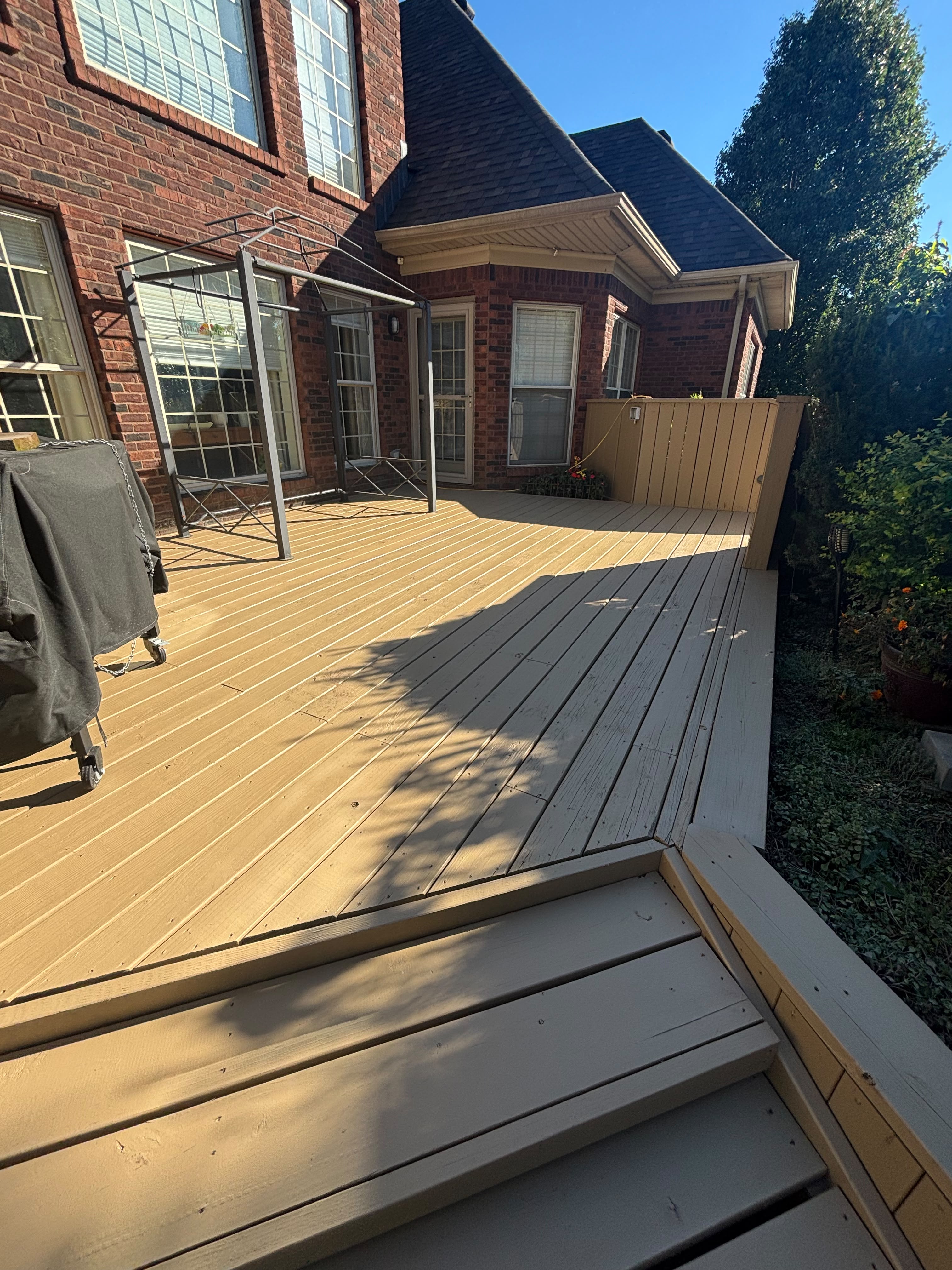 Fence & Deck Painting in Louisville KY by ECH Professional Painting