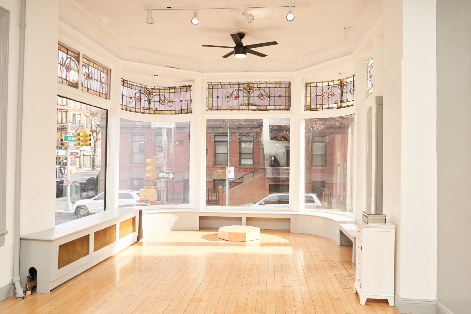 Bay windows with twin ceiling fans