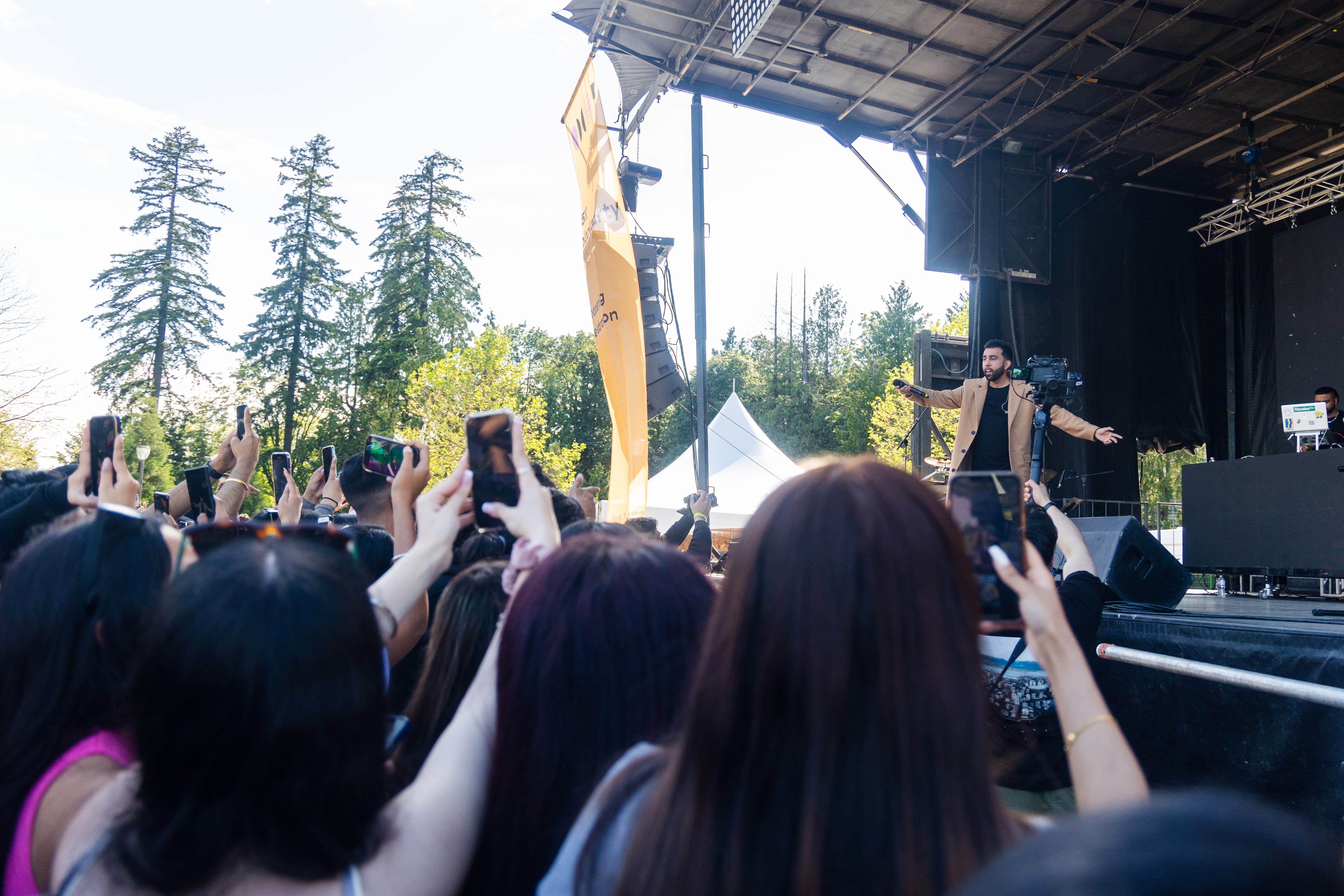 Outdoor Festival & Live Entertainment
