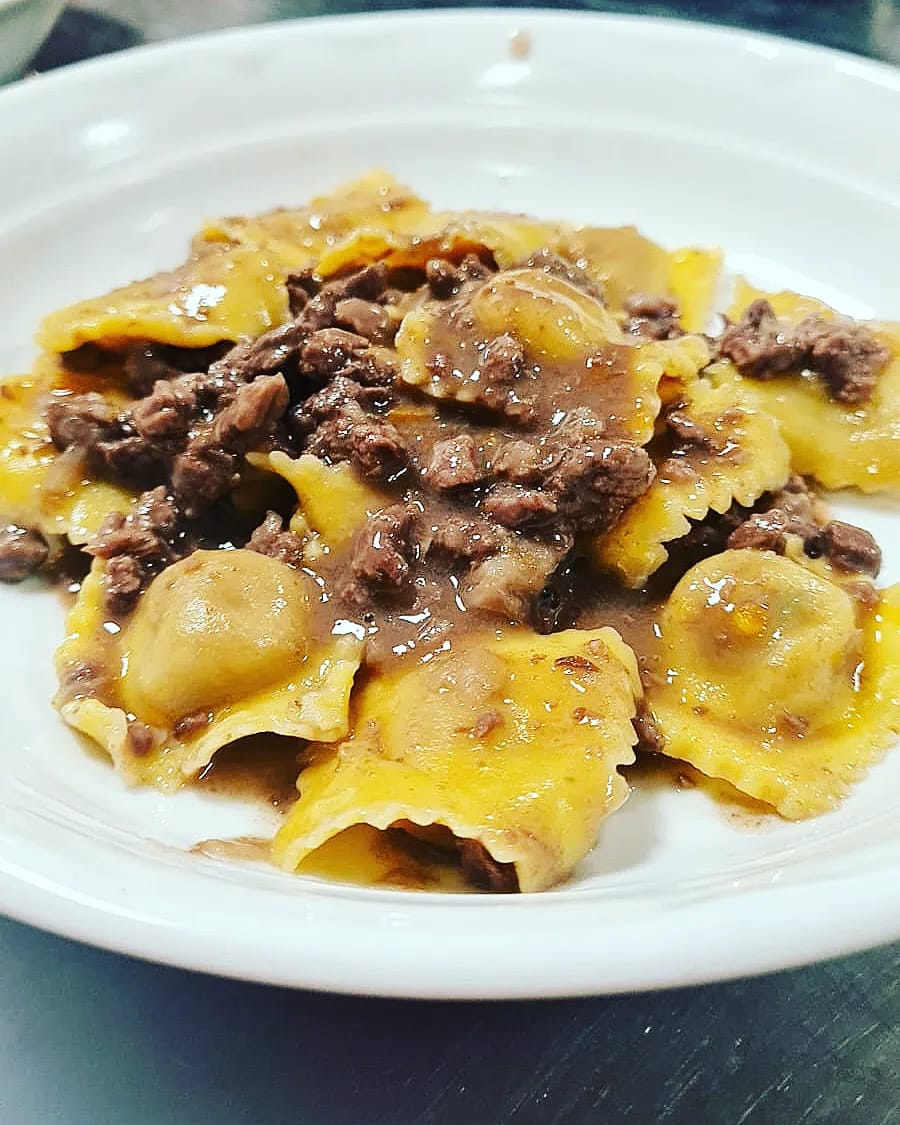 Ravioli con ragù di carne