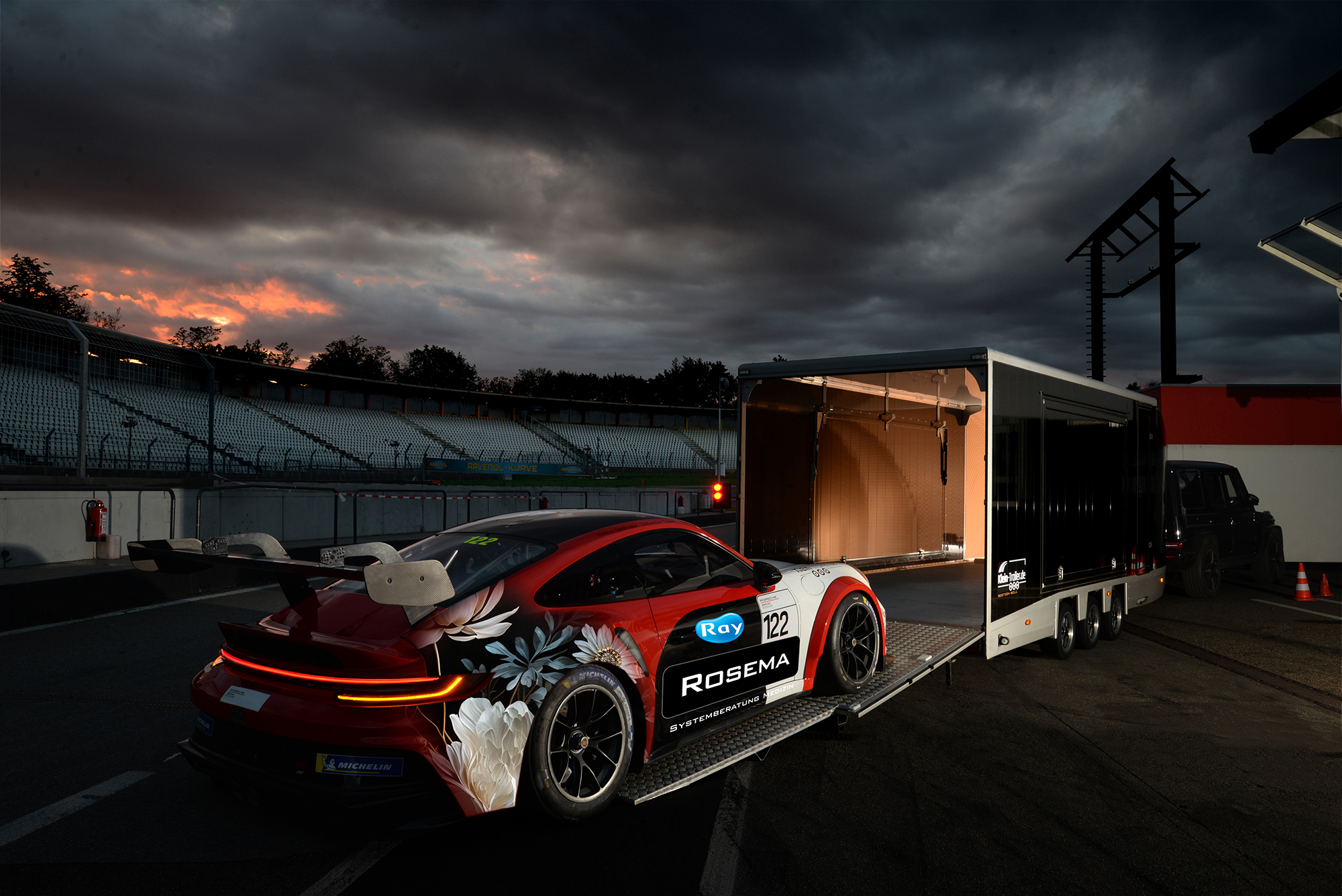 ROSEMA Raycing Team — Porsche 911 GT3 Cup vor dem Transporter