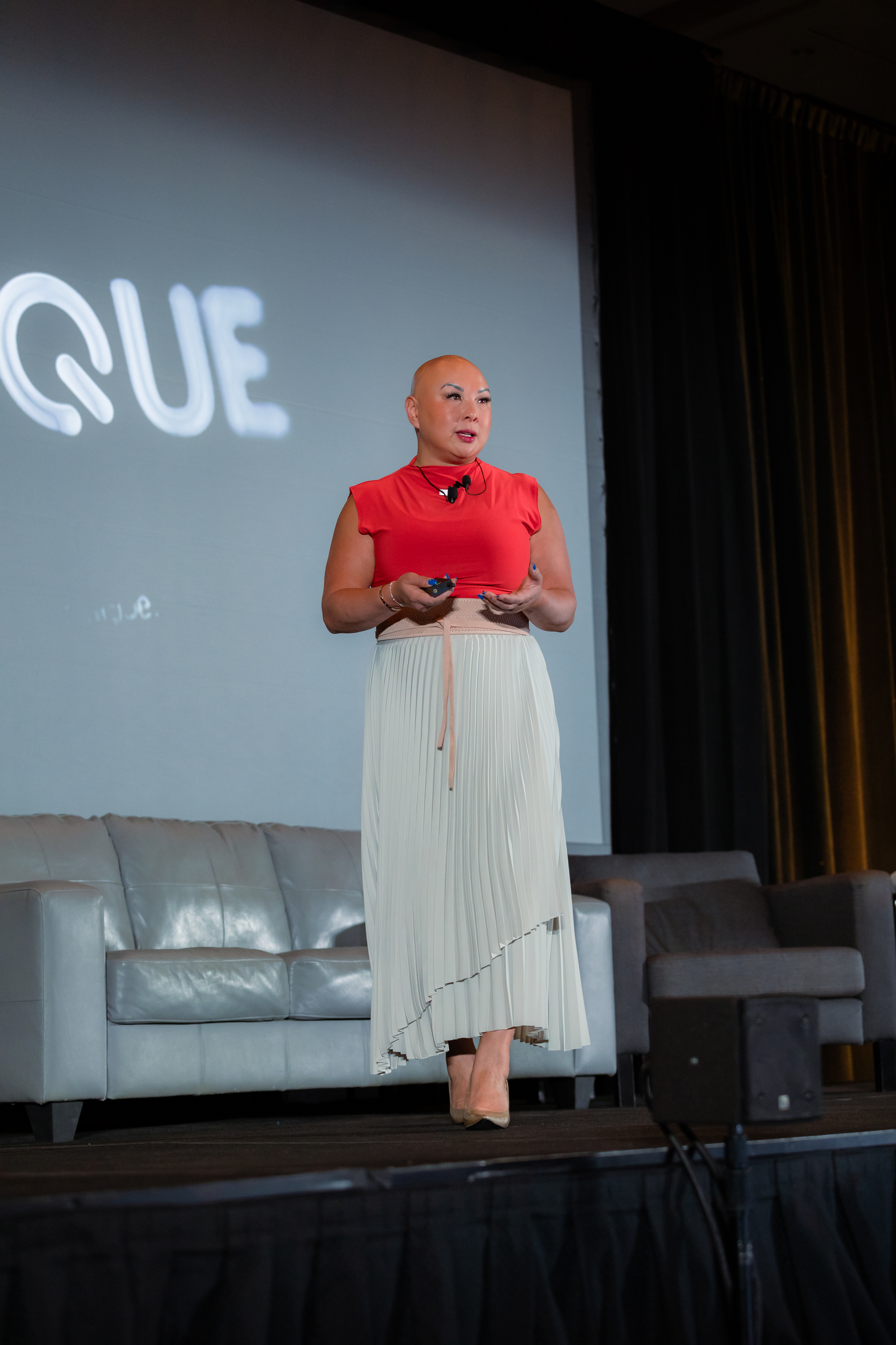 Vivian Yip on stage at EpiqueCon