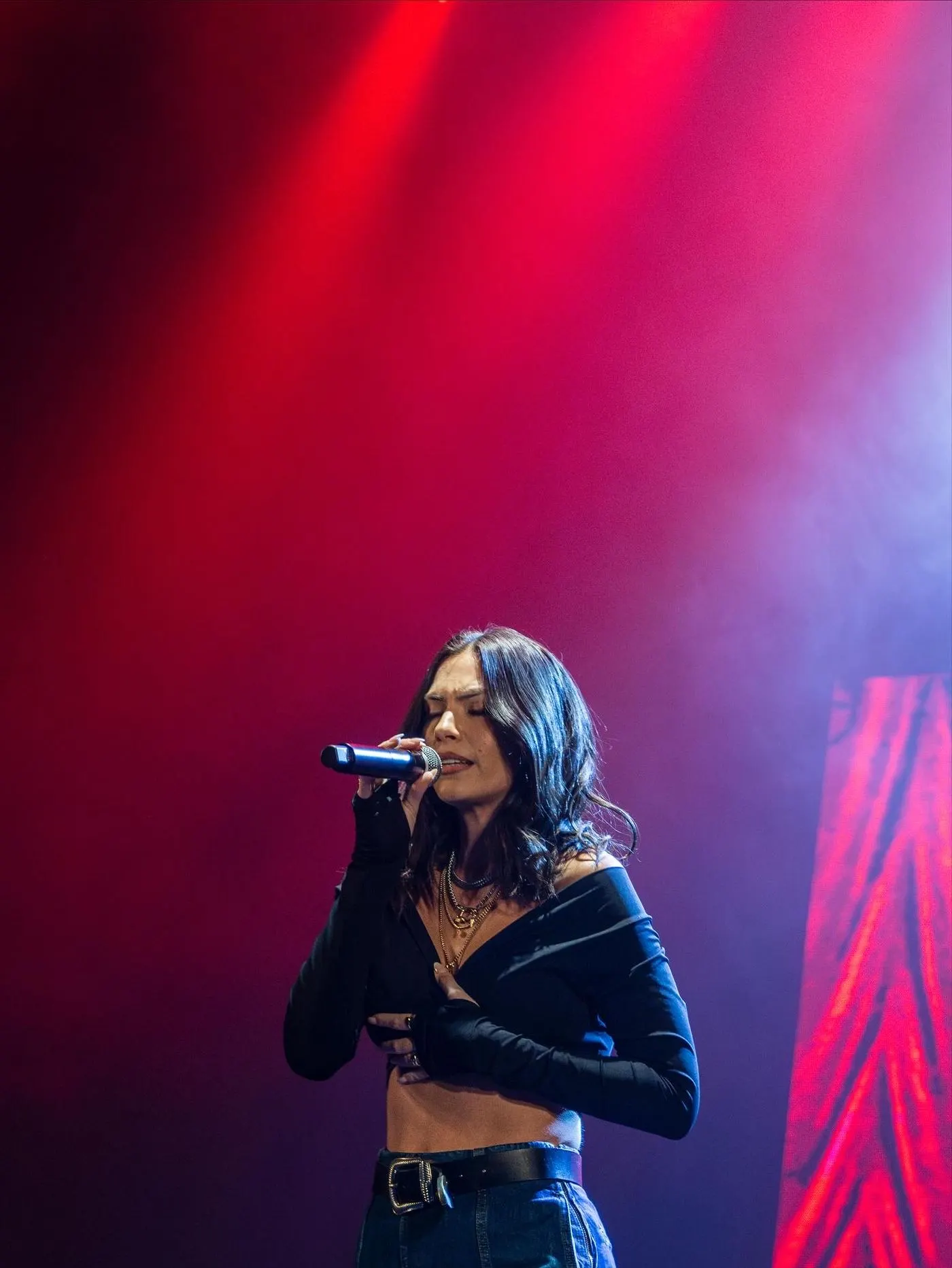Laura Chimaras cantando en vivo