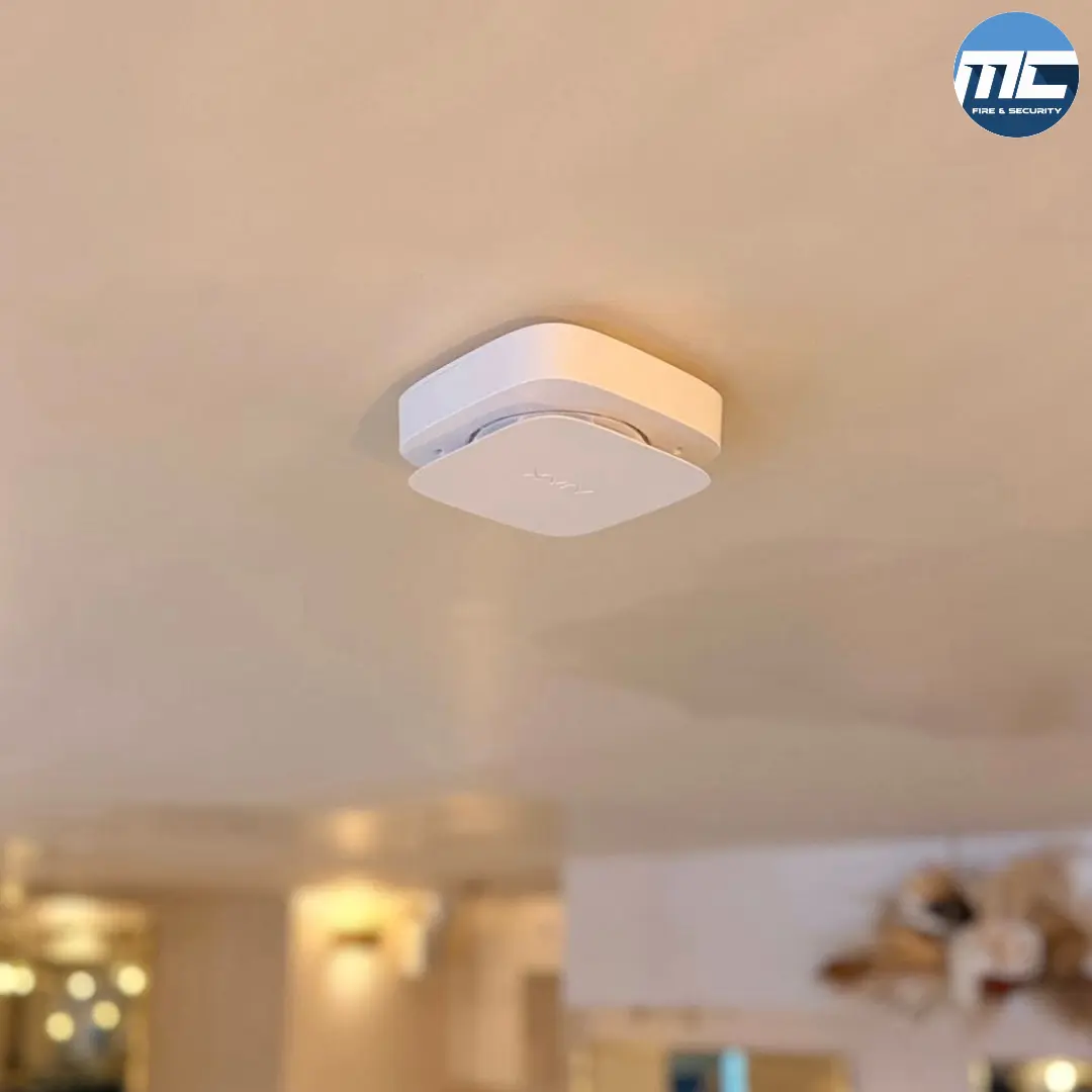 Wireless fire detector ceiling-mounted in St Ives restaurant