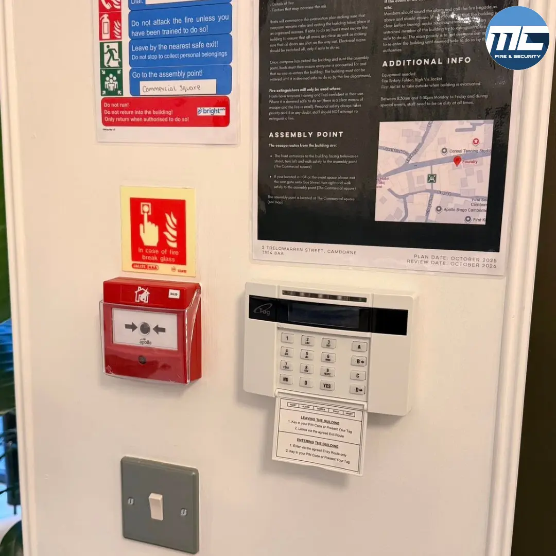 Manual fire alarm call point alongside intruder alarm keypad