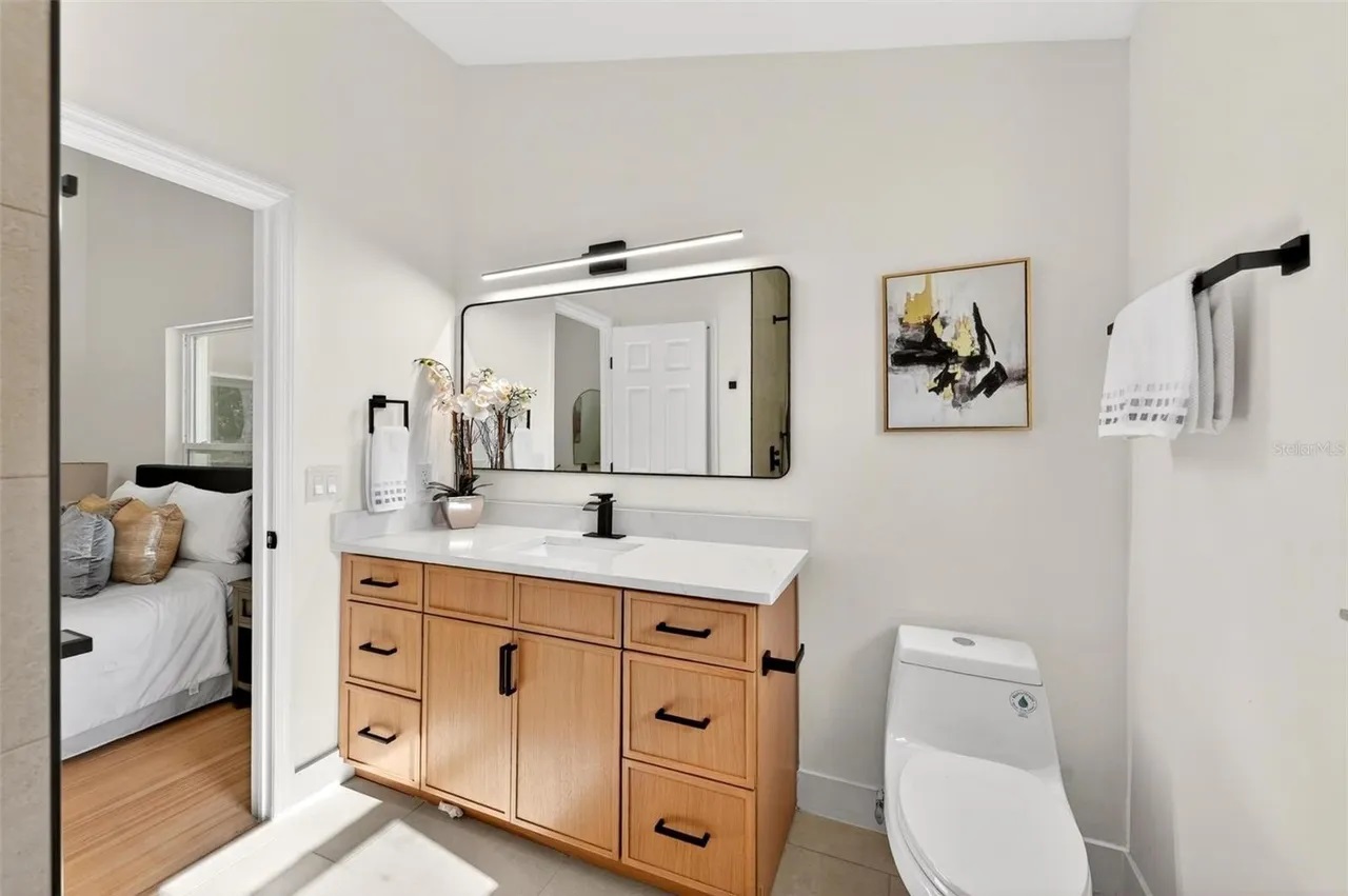 Tuscan Oak Shaker with Calacatta Hudson Countertop