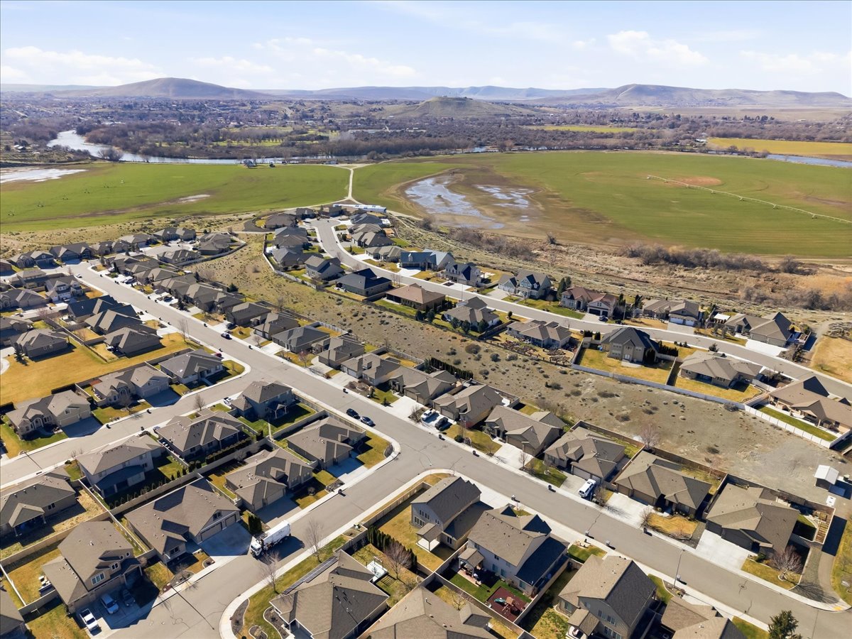 Neighborhoods across Richland, Kennewick, and Pasco offer a variety of home styles and lifestyles. Neighborhoods across Richland, Kennewick, and Pasco offer a variety of home styles and lifestyles.