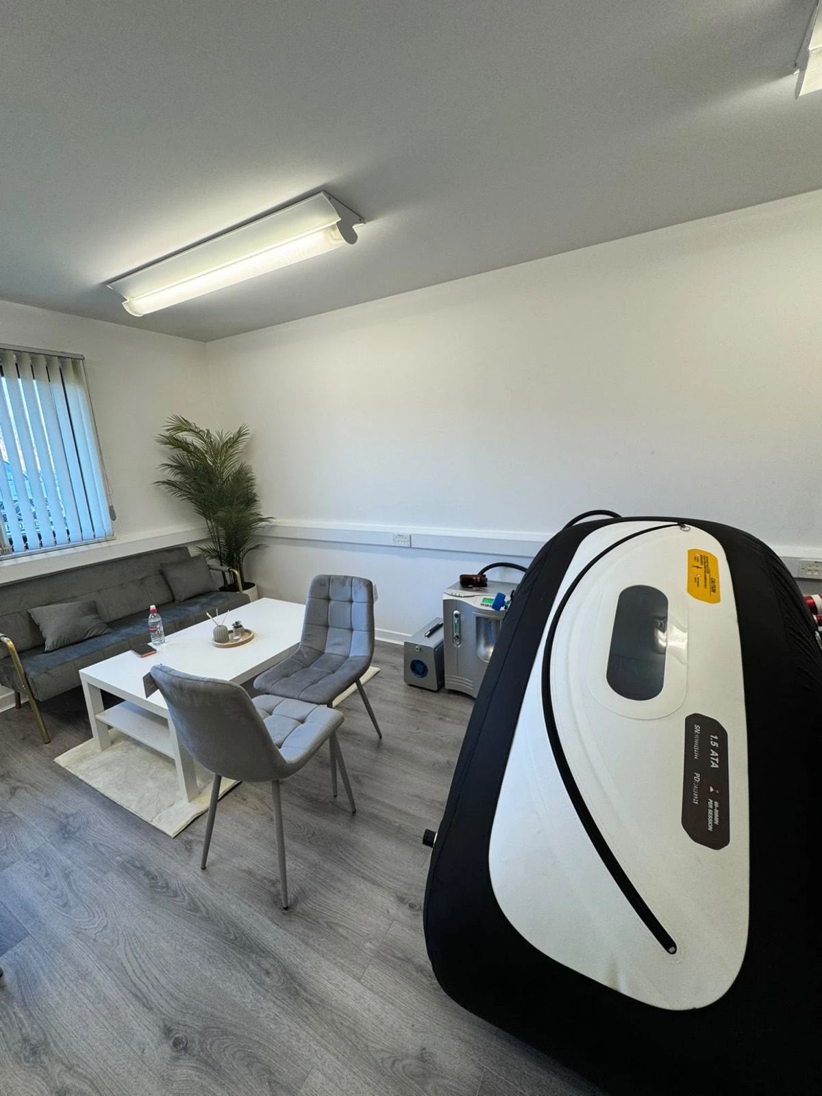The seating area next to a standard chamber at Hyperbaric Horizon