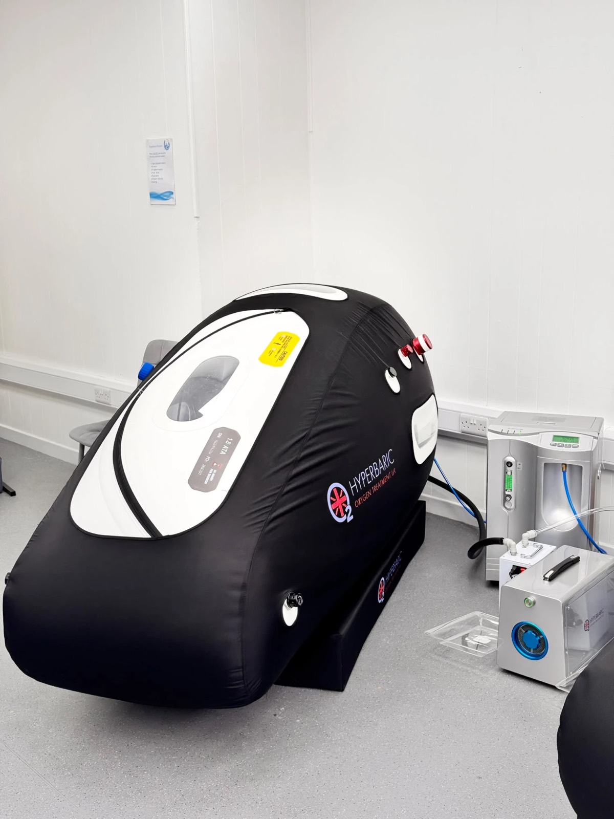 A standard hyperbaric chamber labelled 1.5 ATA