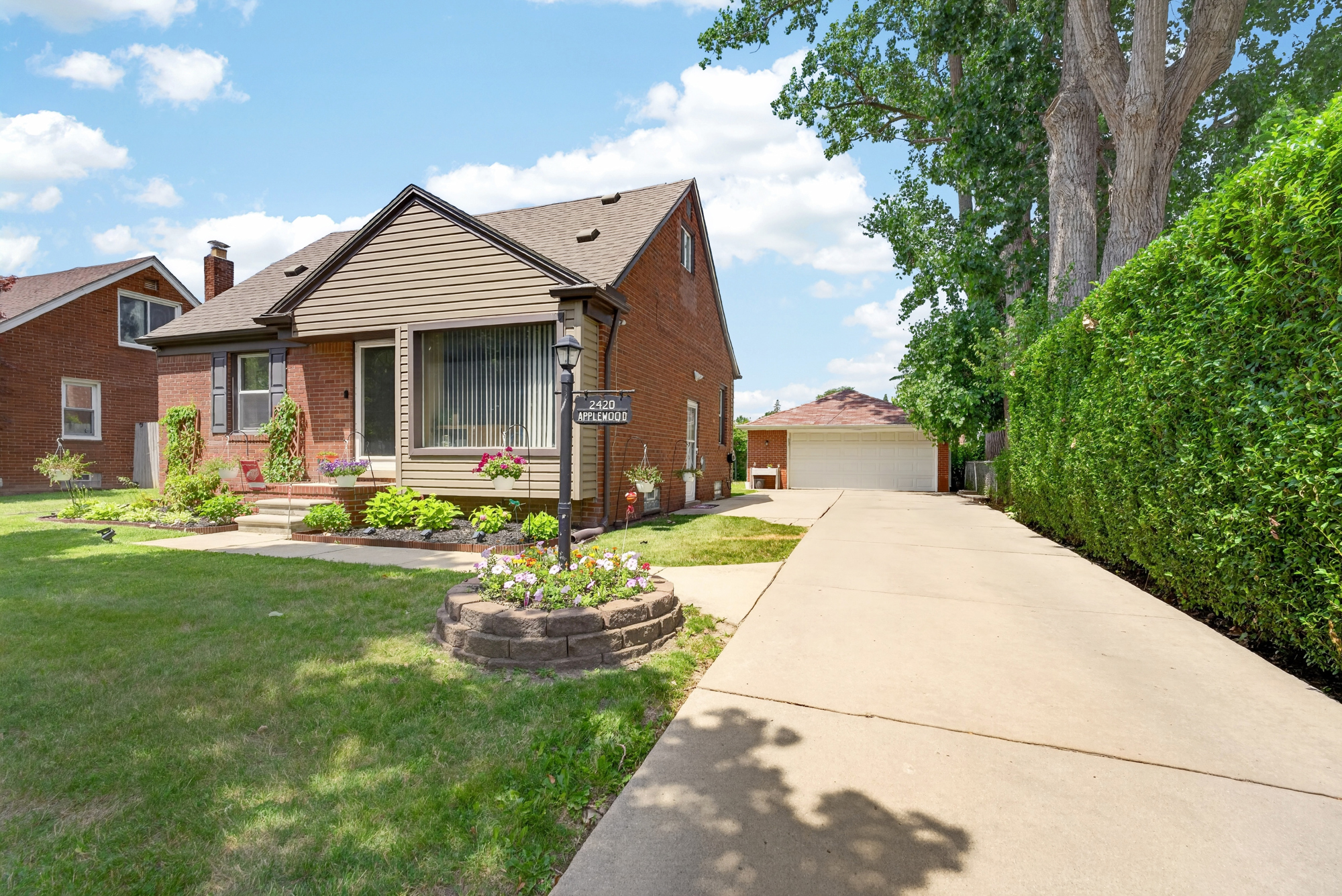 2420 Applewood Avenue photo 3