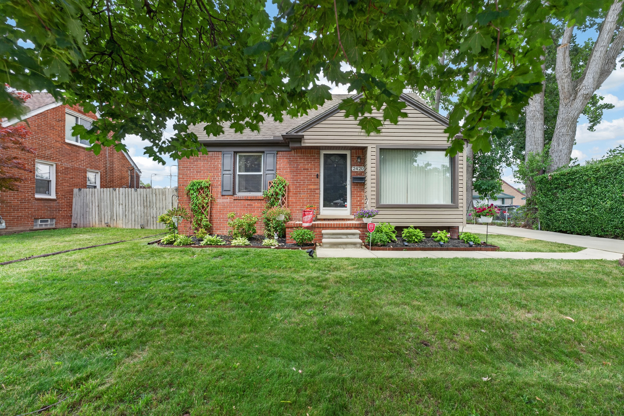2420 Applewood Avenue photo 2