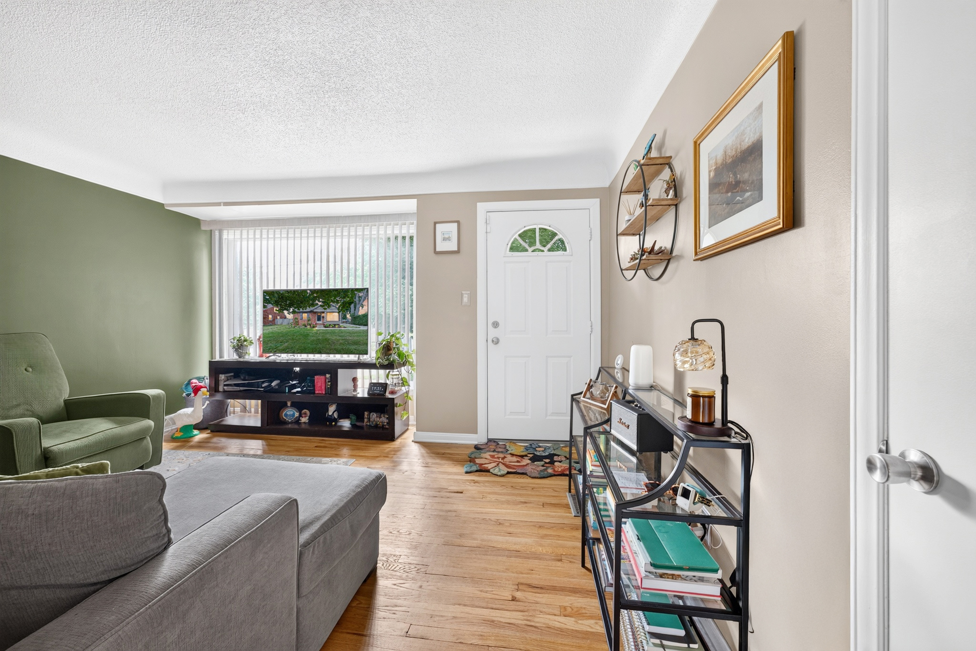 2420 Applewood Avenue photo 4