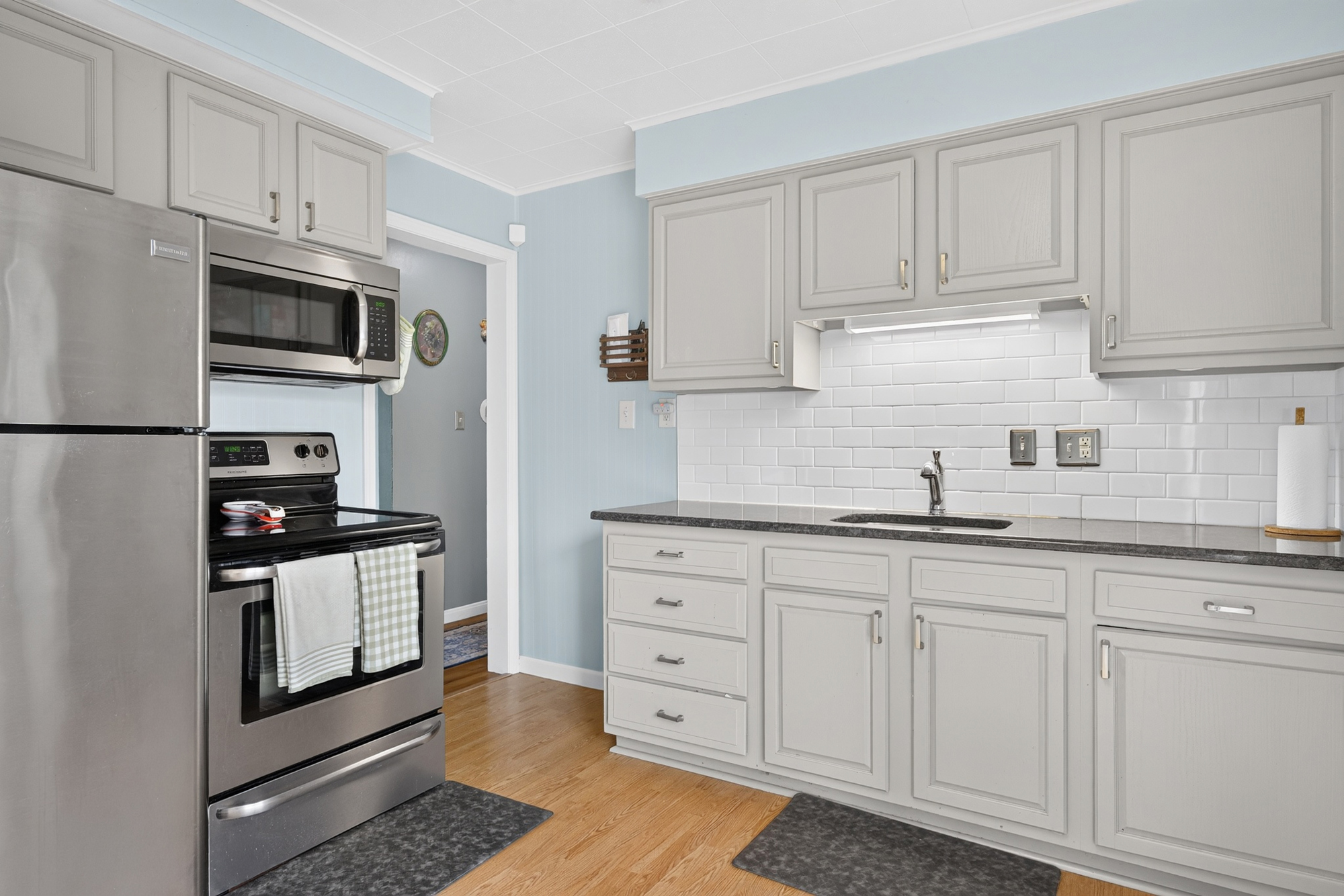 2420 Applewood Avenue photo 8