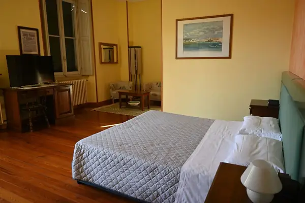 Camera matrimoniale dell'albergo in Valganna Tre Risotti