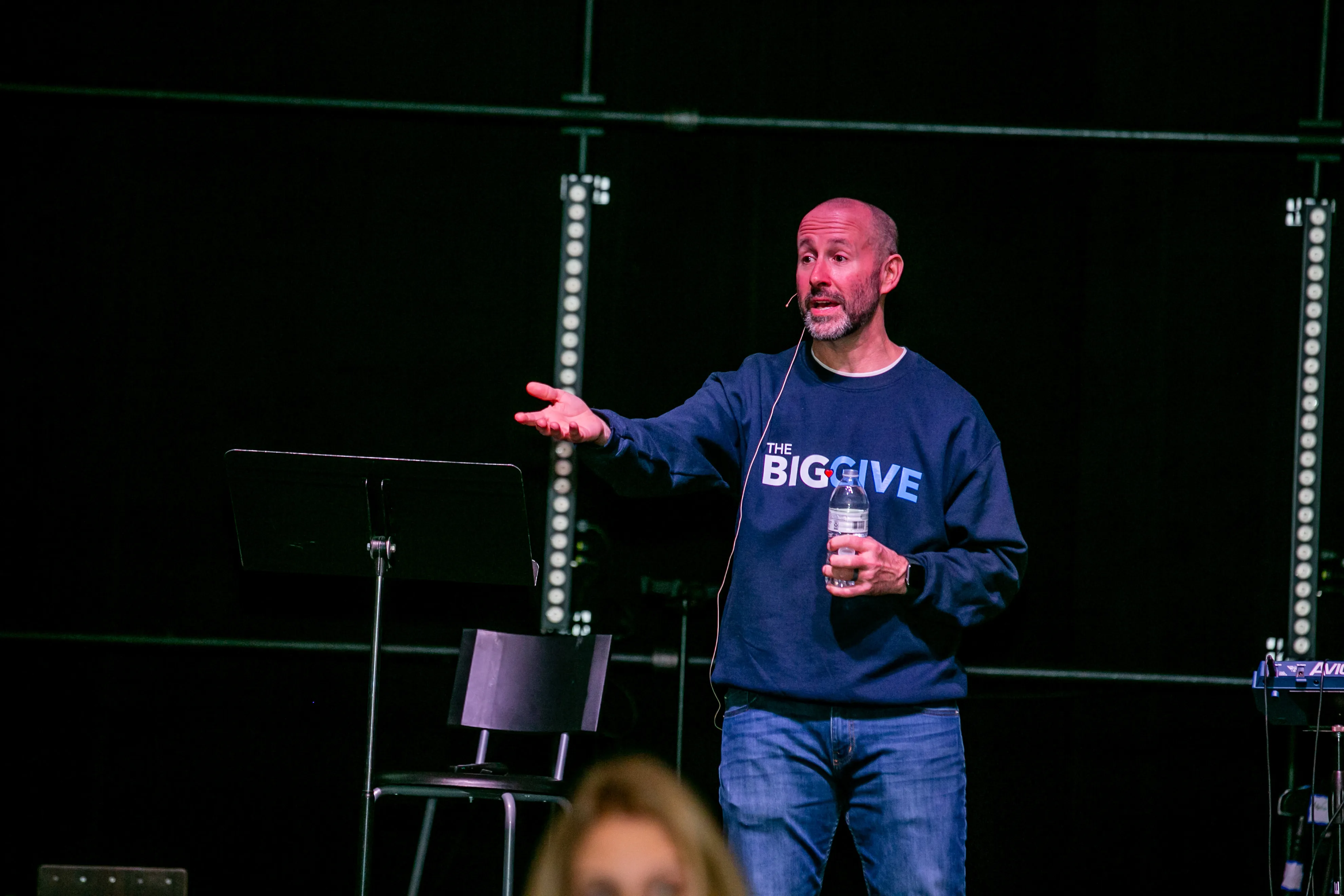 Rich speaking from a stage