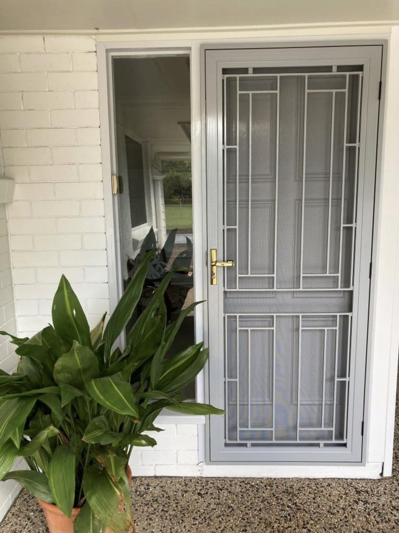 Colonial cast door with a SecureView screen fitted behind