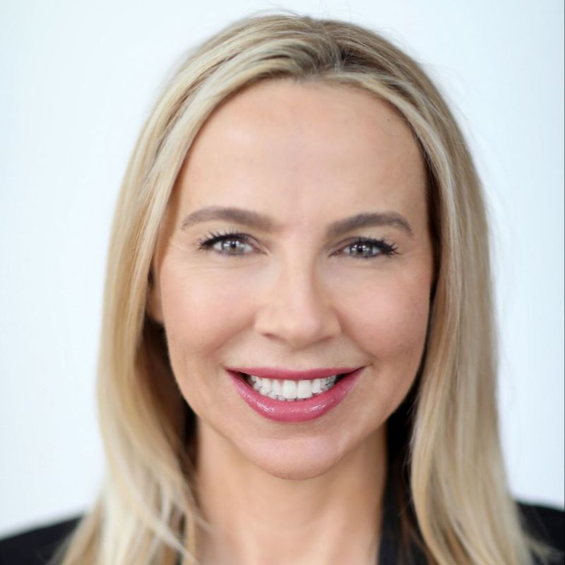 Headshot of Mim Abbey, America’s No. 1 Executive Coach. Speaking on 'The Secrets of Selling Yourself' at EQUIP event.