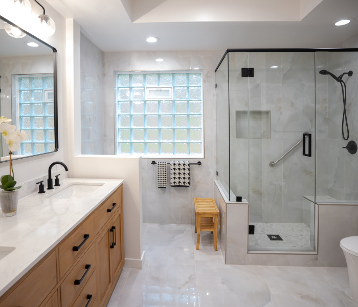 Luxury kitchen renovation by Northwest Builders & Renovation