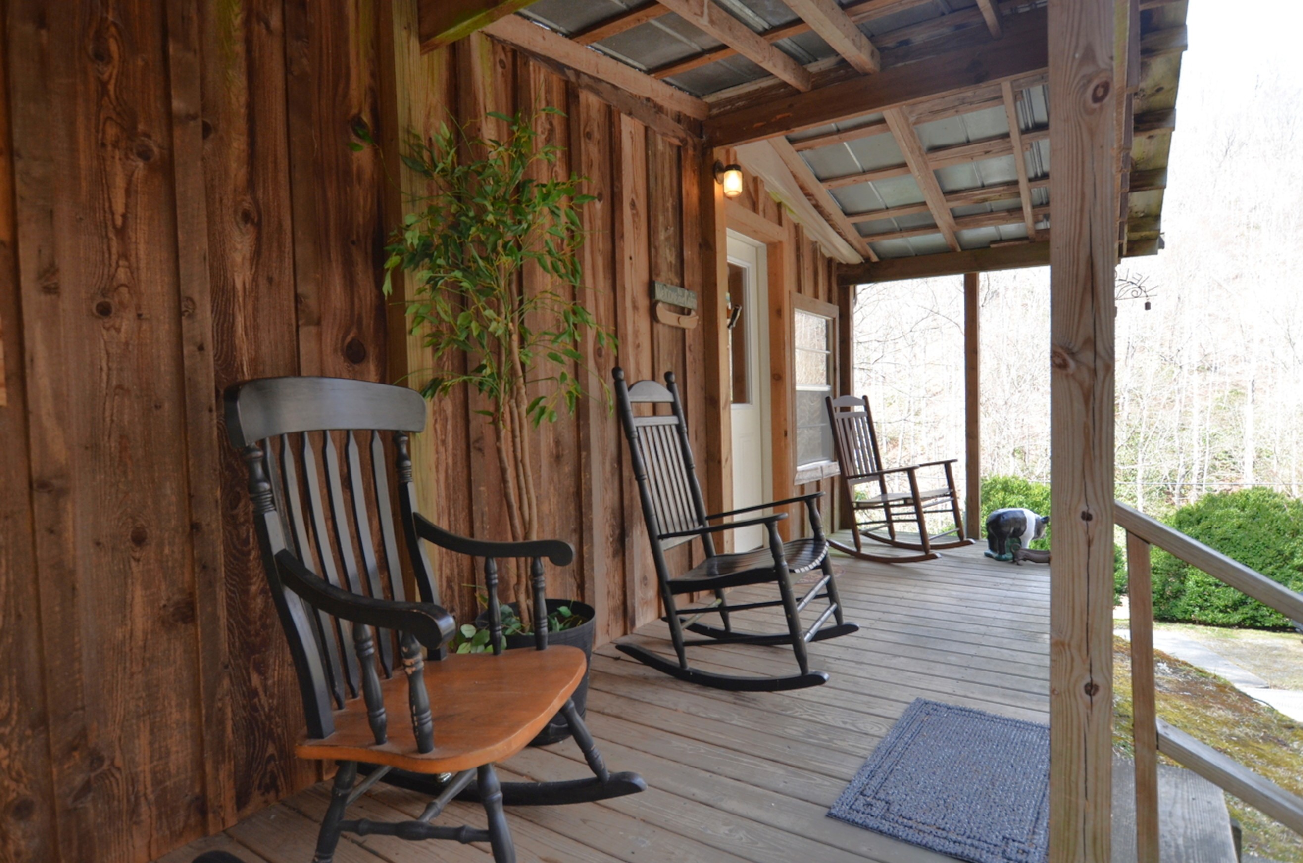 Tulip Poplar romantic one-bedroom cabin getaway in Nantahala, NC