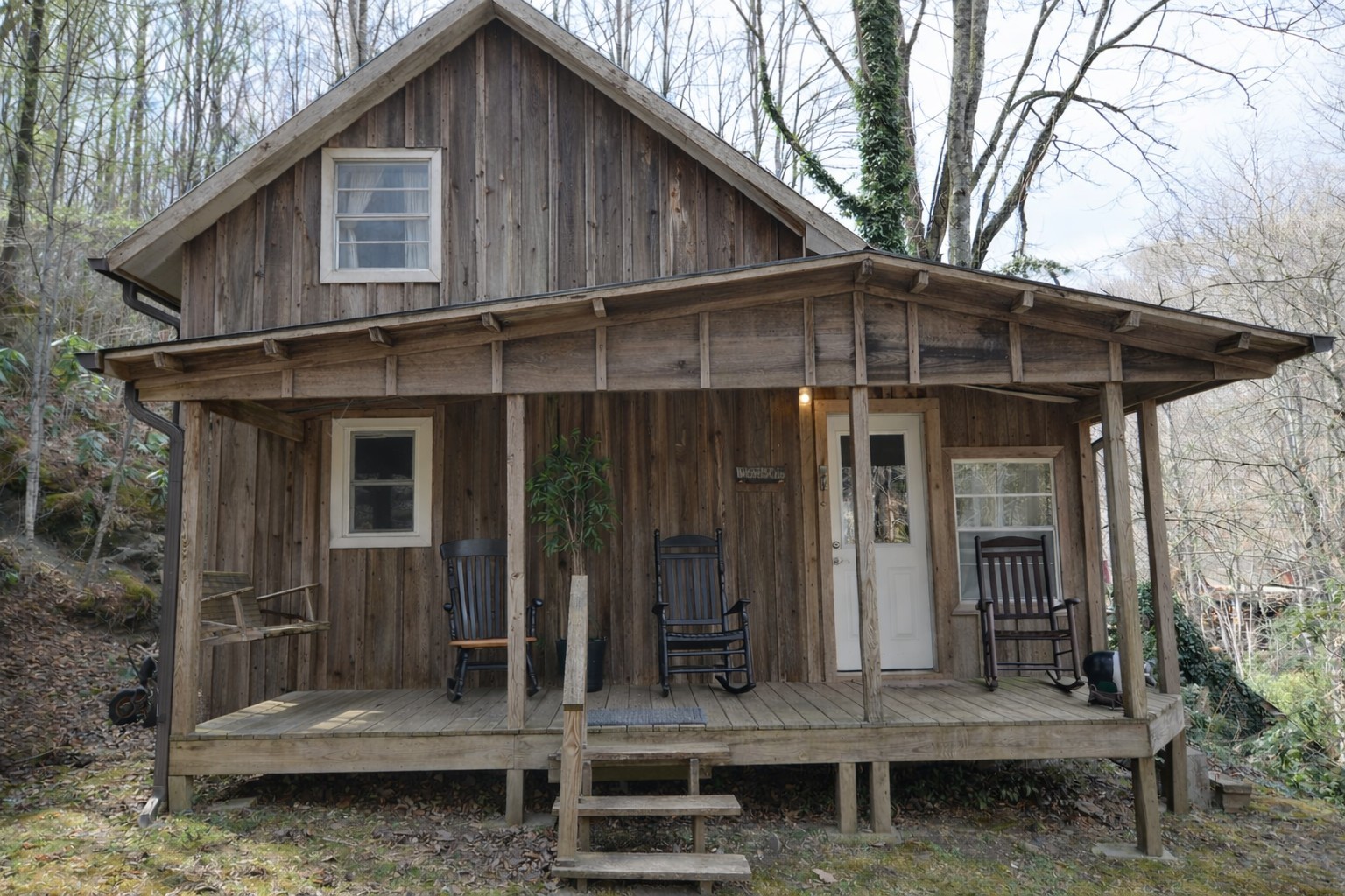 Entrance to Tulip Poplar romantic cabin rental surrounded by Nantahala forest