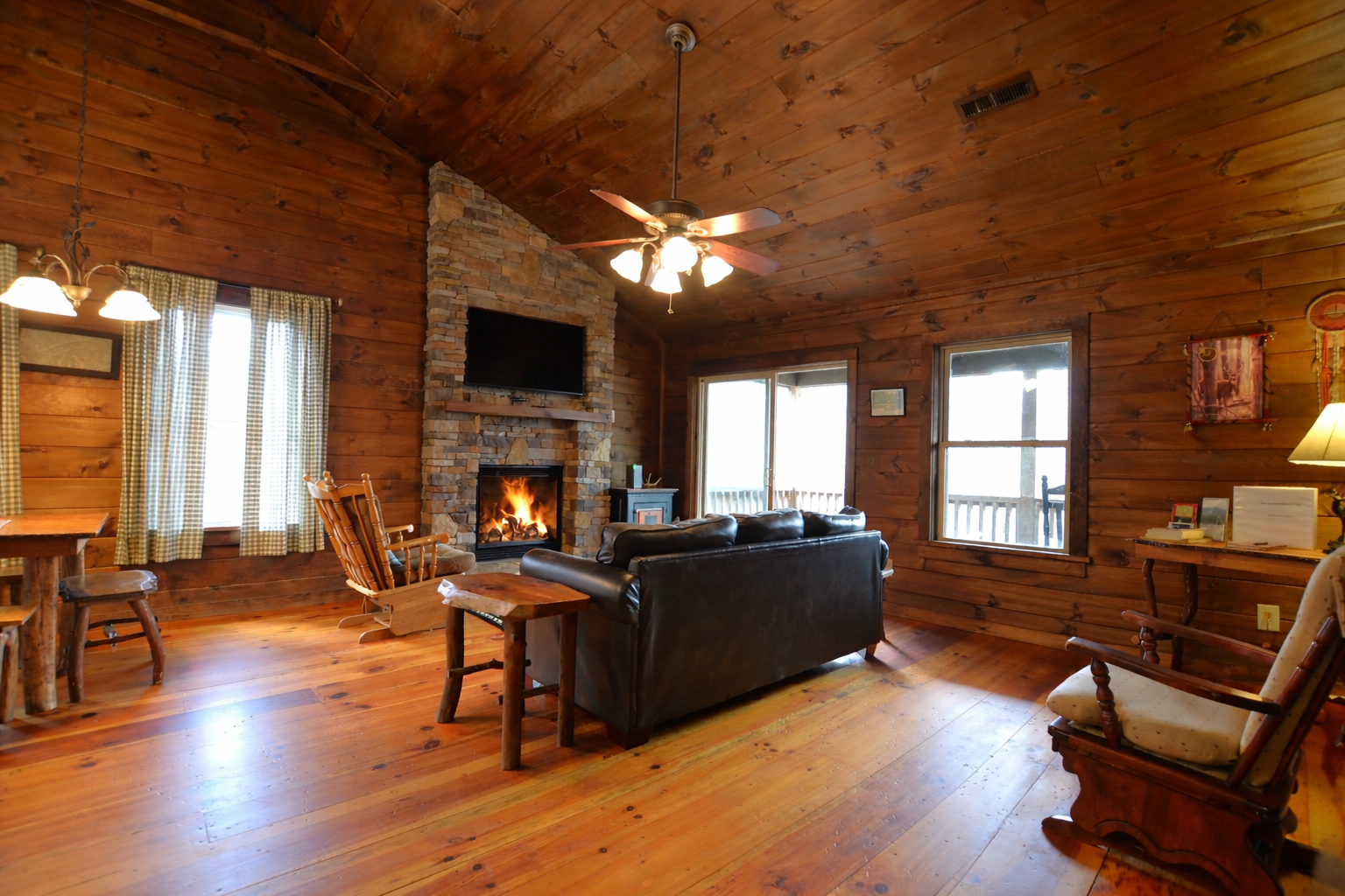 Dogwood Breeze secluded family cabin rental near Nantahala Gorge, NC