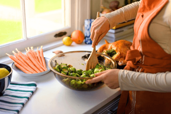 Simple meal preparation in a real kitchen — flexible eating with MS