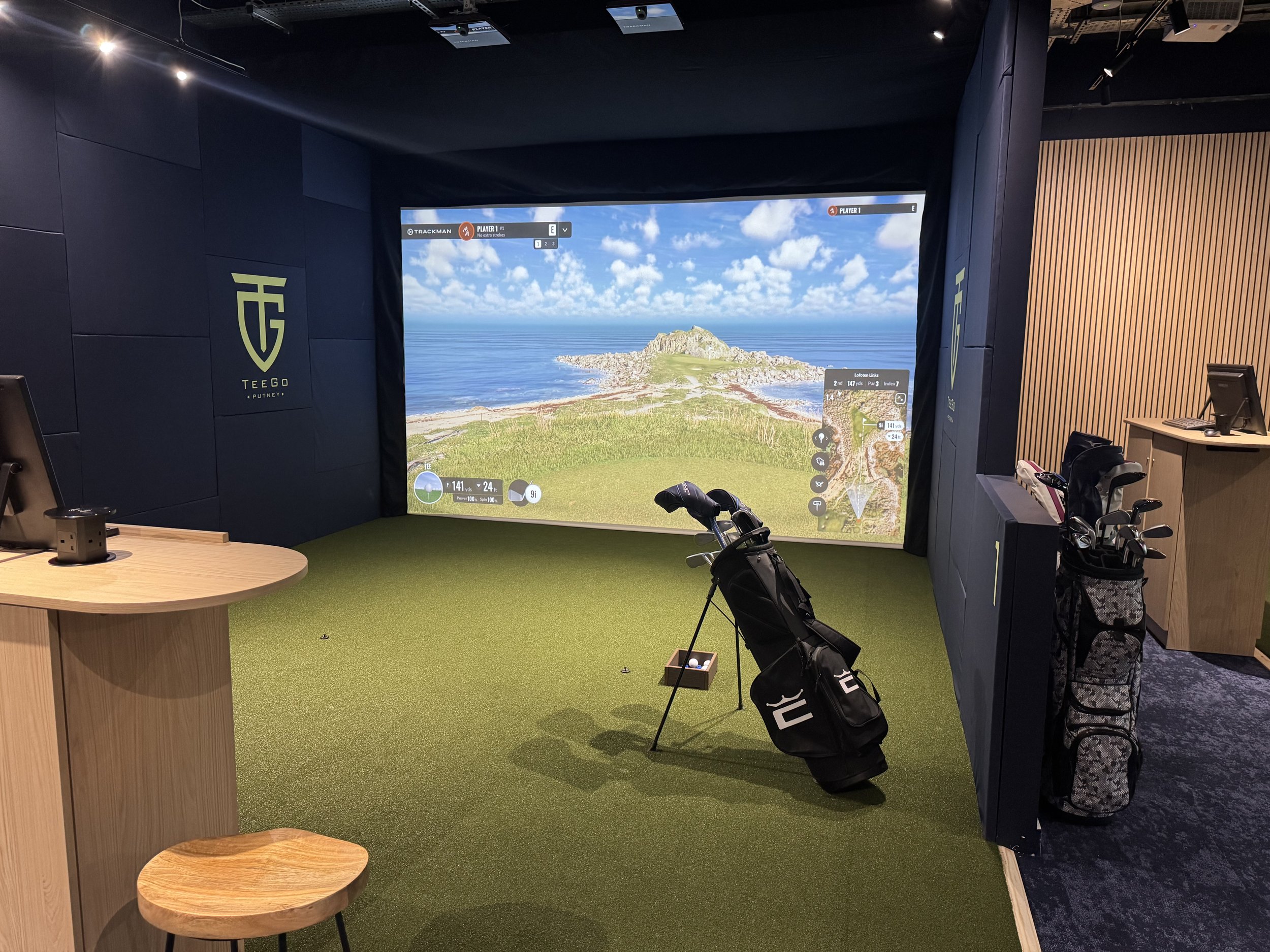 A TeeGo Battersea simulator bay with a course on screen