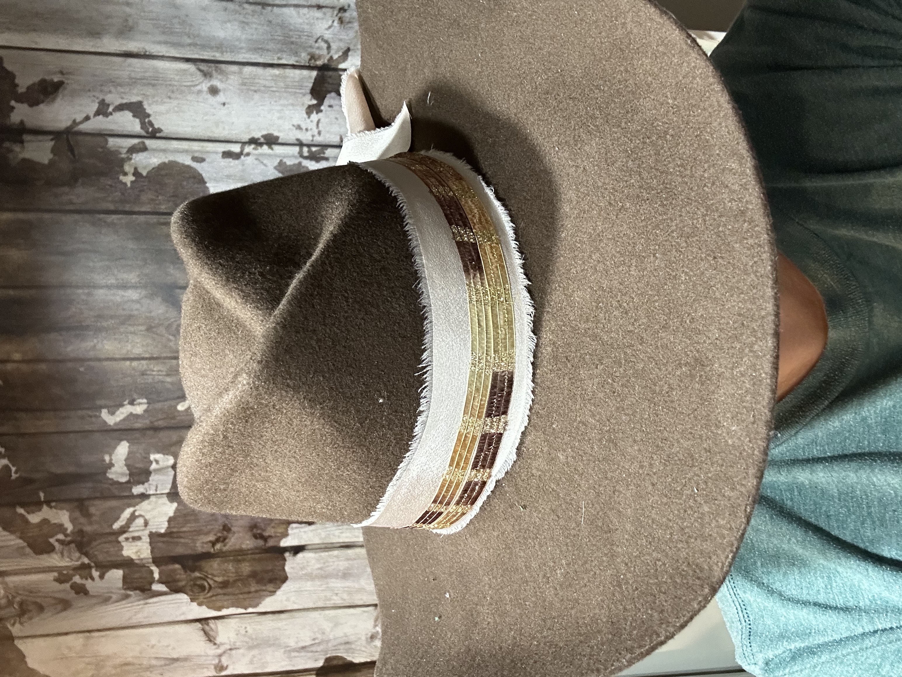 Twist specialty crown