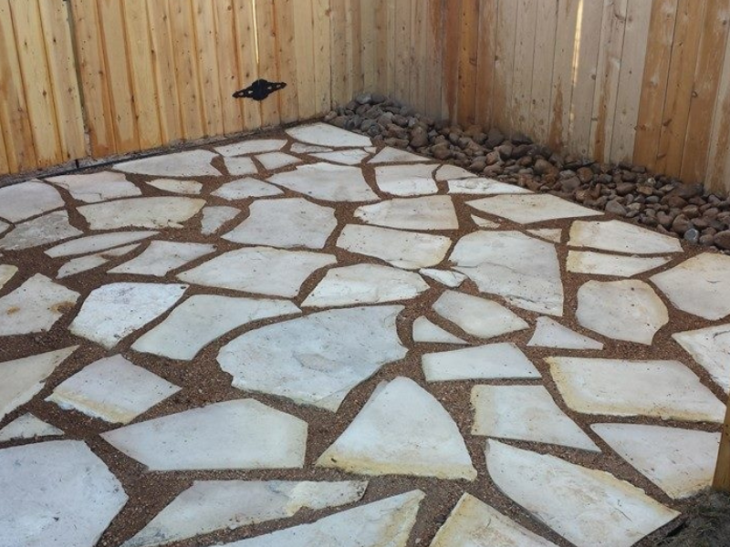 Fresh mulch and native Texas plants