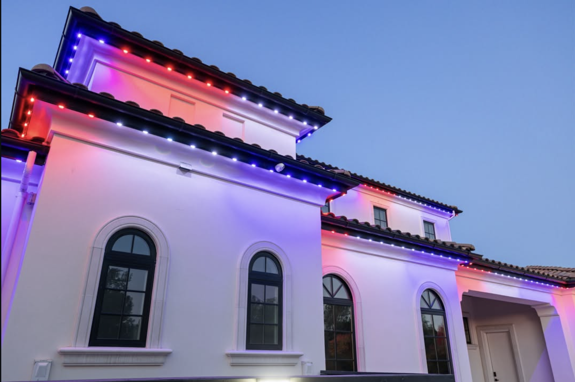 Minleon permanent lighting track installed along a Sacramento roofline