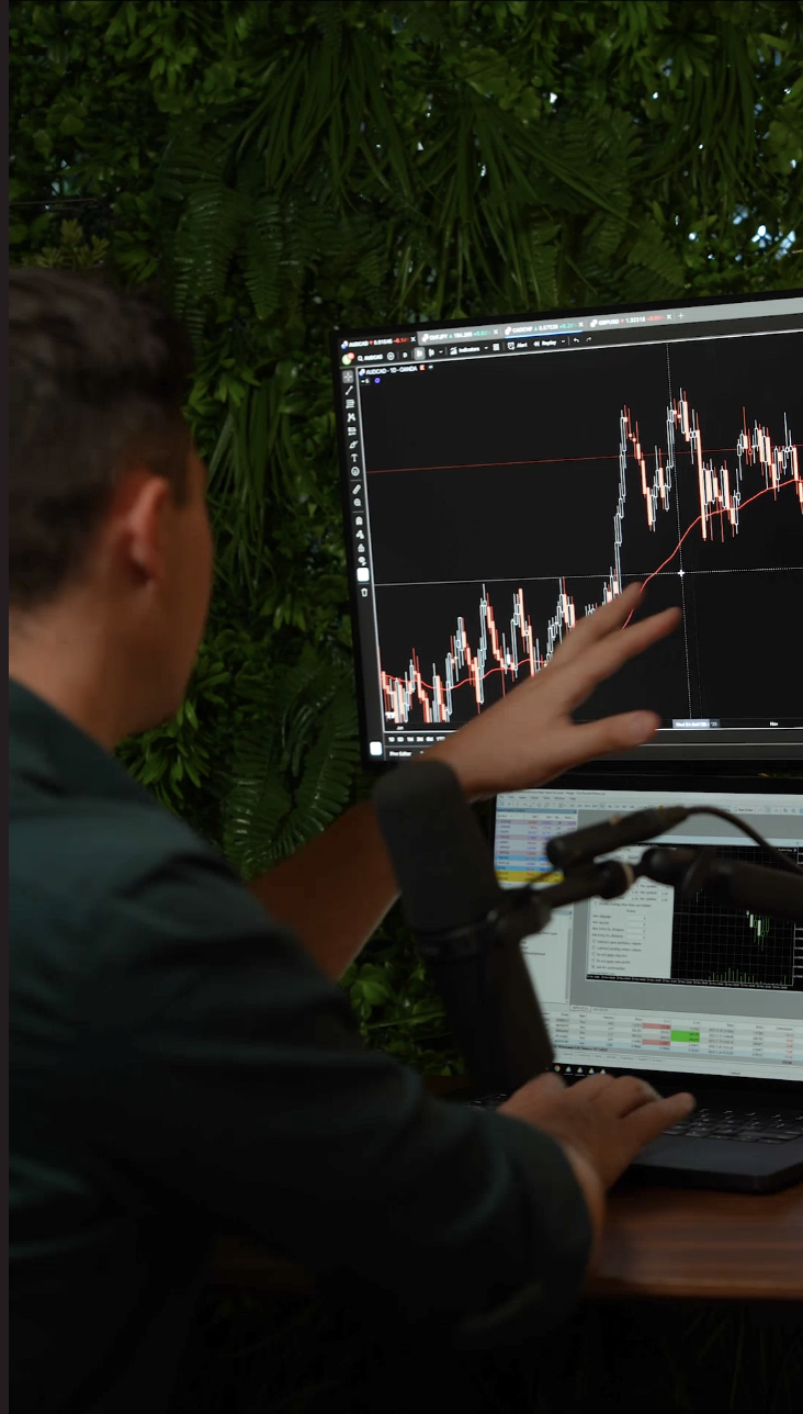 Luke analysing charts live