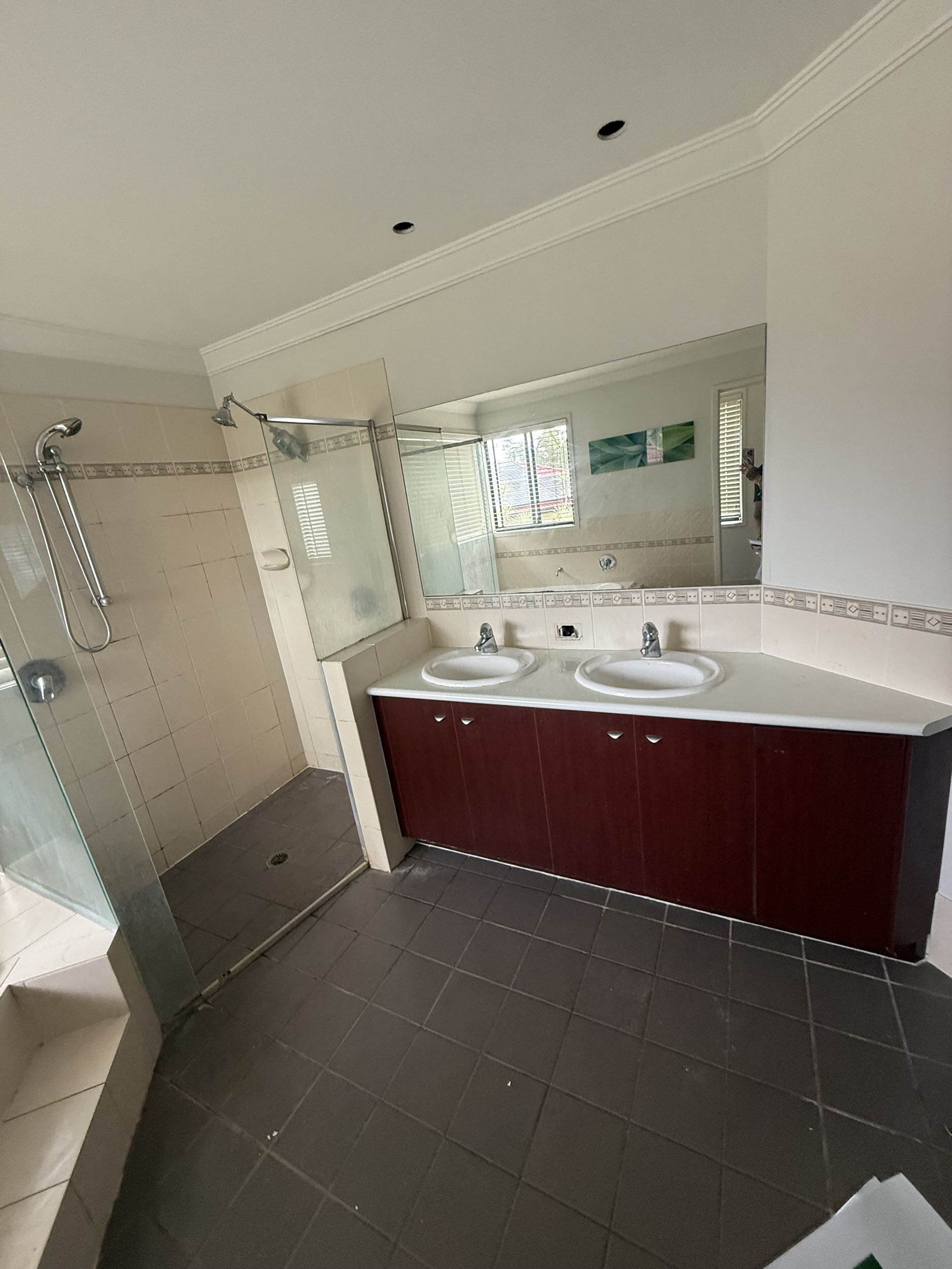Bathroom before renovation 5